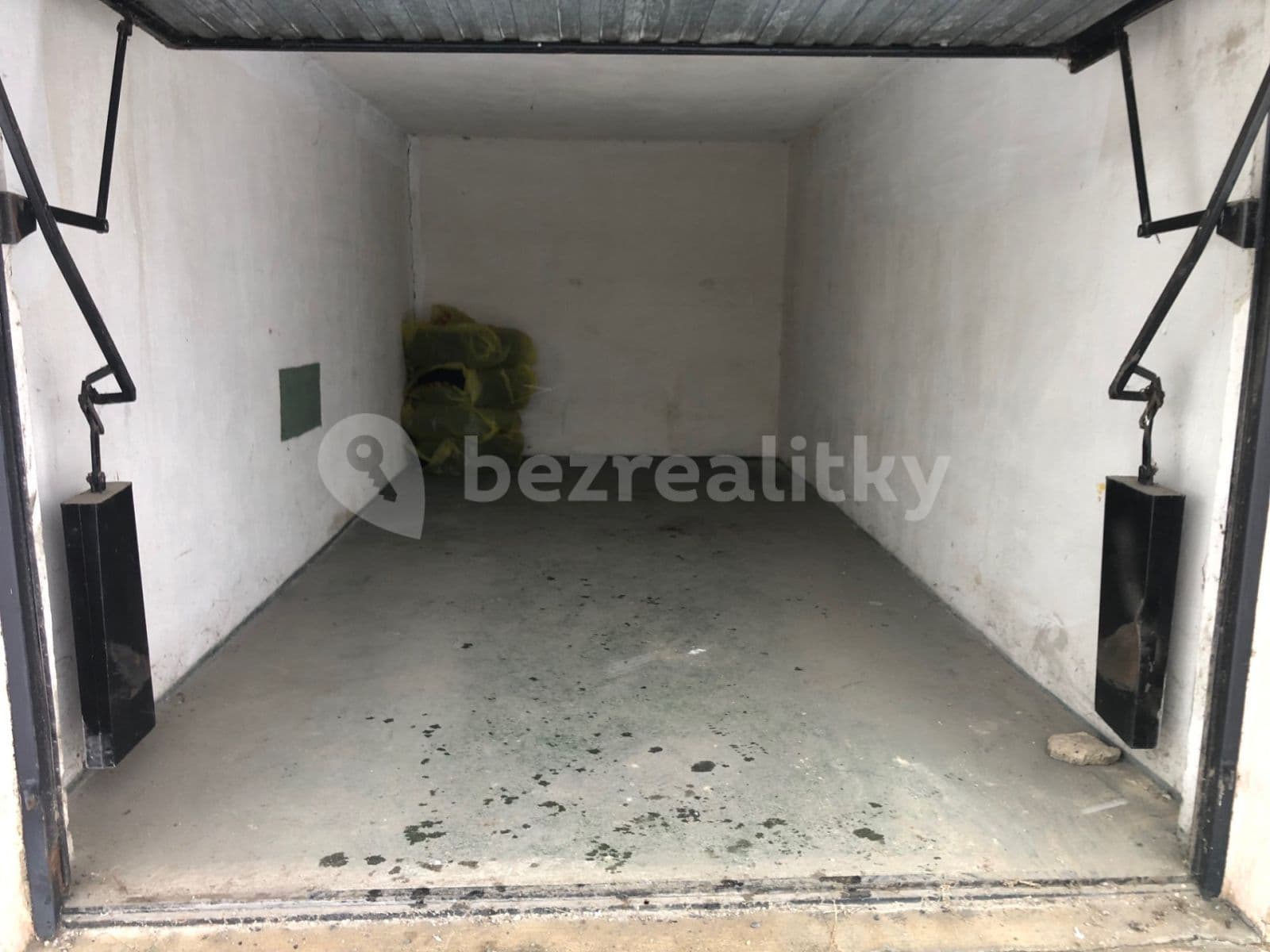 Predaj garáže 18 m², Mělník, Středočeský kraj Predaj garáže 18 m², Mělník, Středočeský kraj