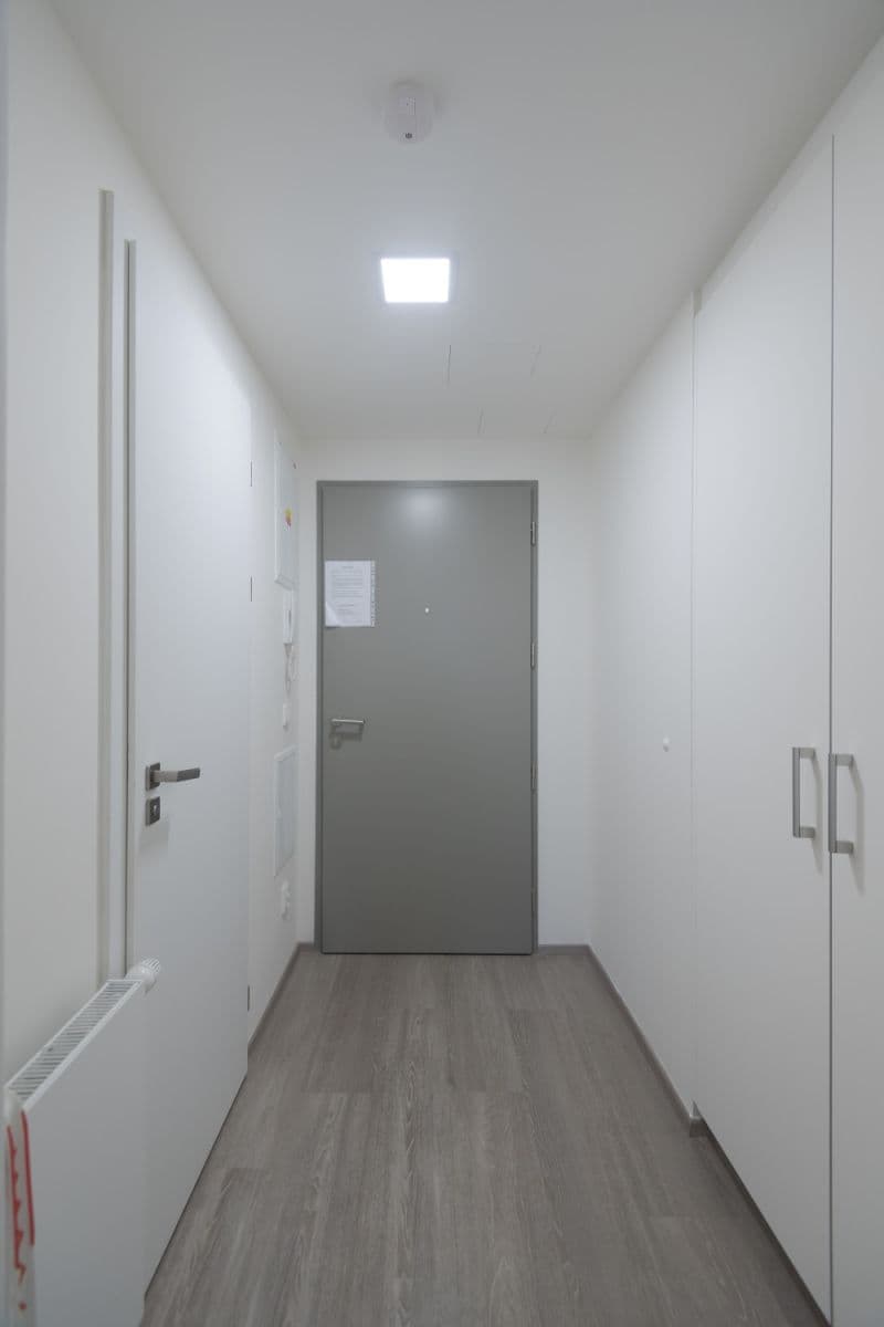 Prenájom bytu 35 m², Koněvova, Praha, Praha Prenájom bytu 35 m², Koněvova, Praha, Praha