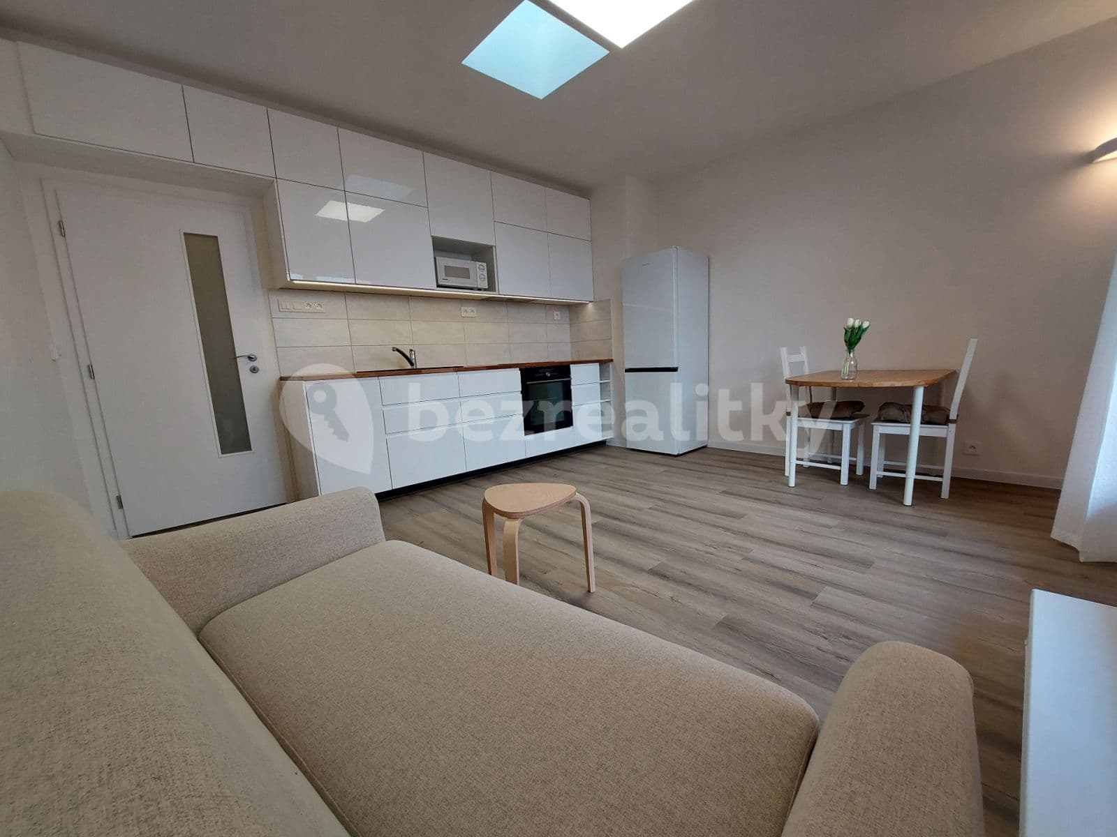 Prenájom bytu 2-izbový 41 m², Praha, Praha Prenájom bytu 2-izbový 41 m², Praha, Praha