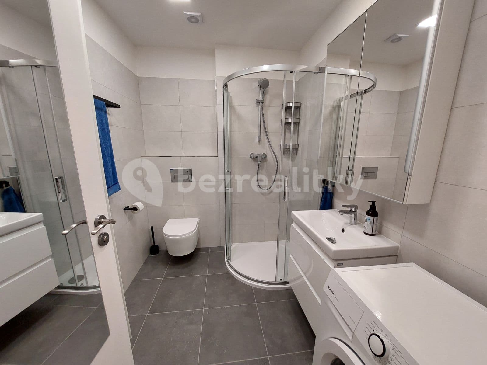 Prenájom bytu 2-izbový 41 m², Praha, Praha Prenájom bytu 2-izbový 41 m², Praha, Praha