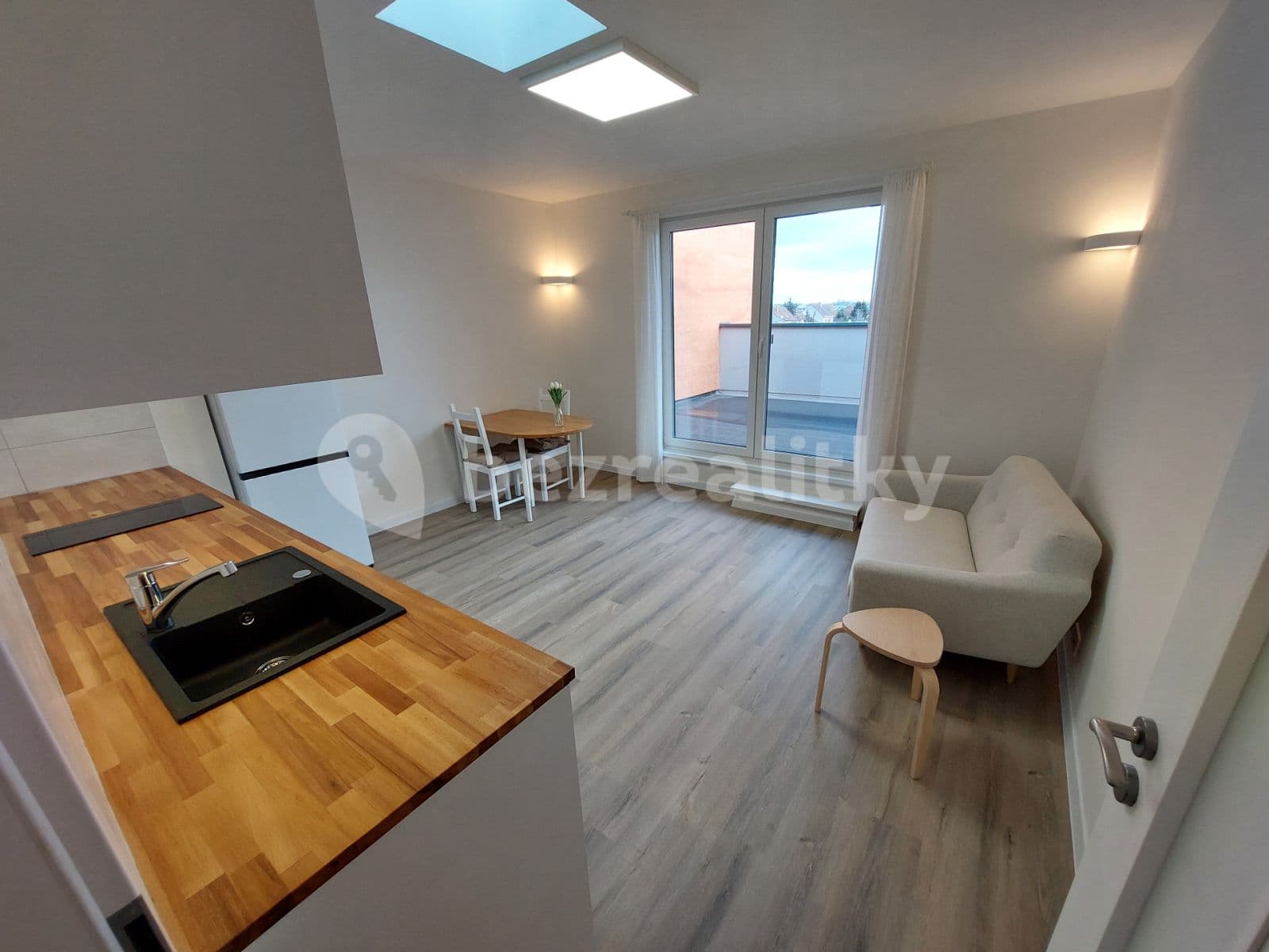Prenájom bytu 2-izbový 41 m², Praha, Praha Prenájom bytu 2-izbový 41 m², Praha, Praha