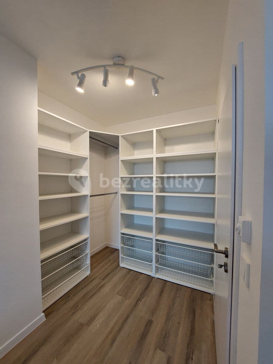 Prenájom bytu 2-izbový 41 m², Praha, Praha Prenájom bytu 2-izbový 41 m², Praha, Praha