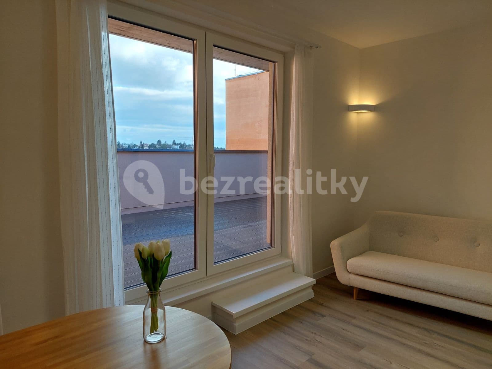 Prenájom bytu 2-izbový 41 m², Praha, Praha Prenájom bytu 2-izbový 41 m², Praha, Praha