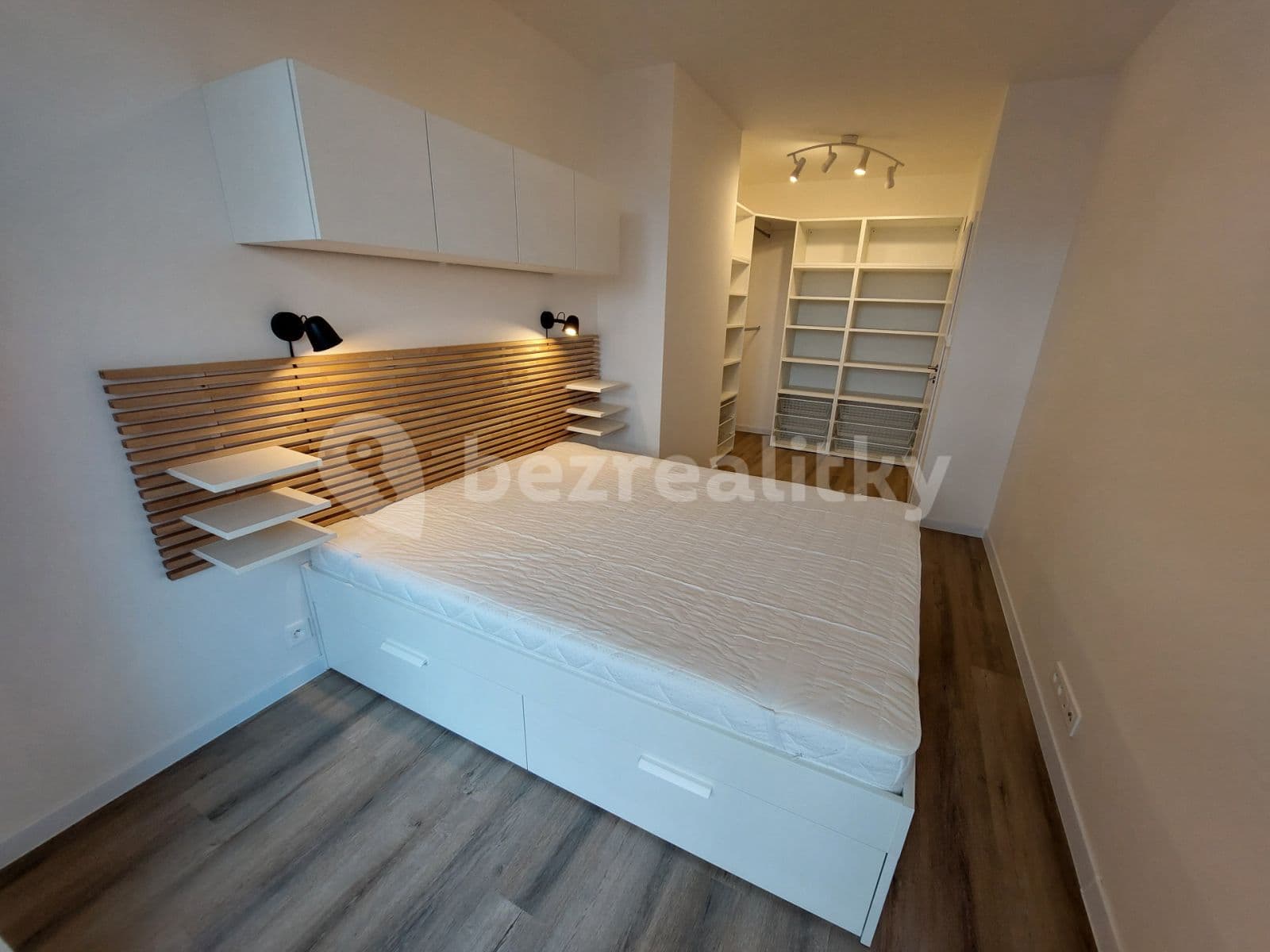 Prenájom bytu 2-izbový 41 m², Praha, Praha Prenájom bytu 2-izbový 41 m², Praha, Praha