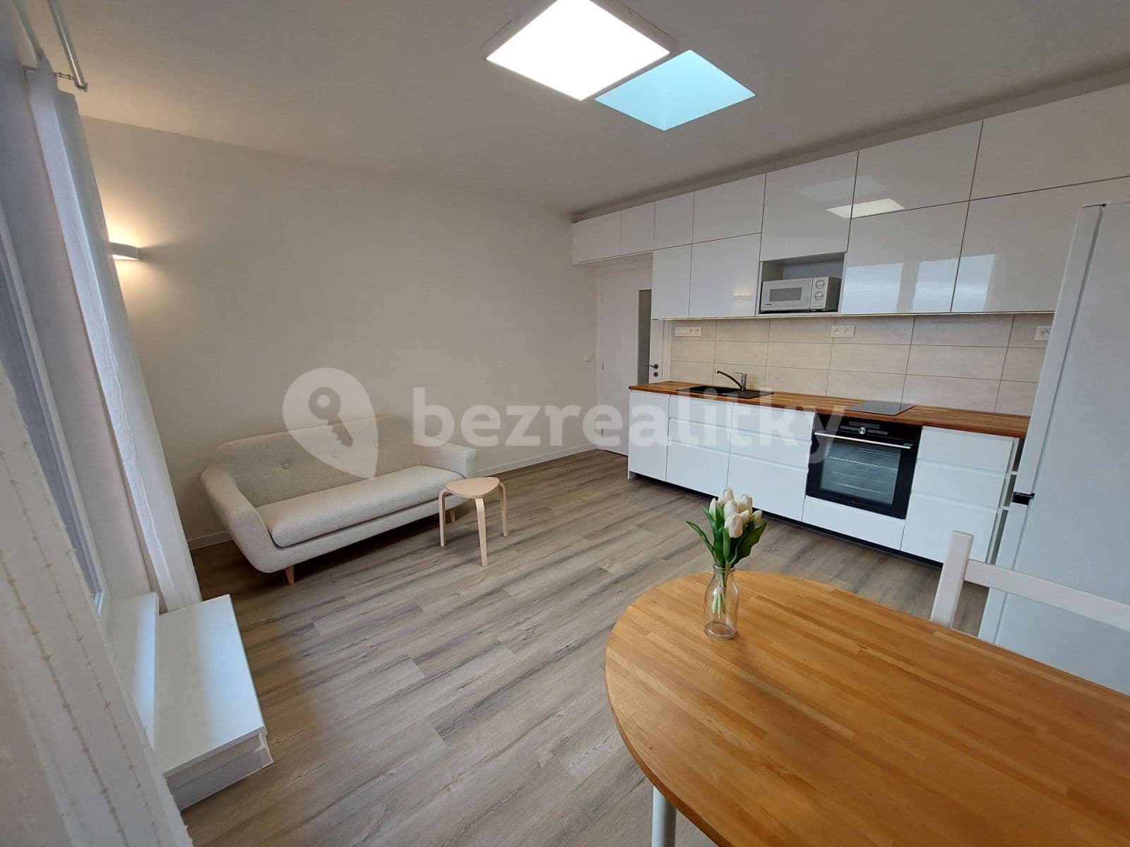 Prenájom bytu 2-izbový 41 m², Praha, Praha Prenájom bytu 2-izbový 41 m², Praha, Praha