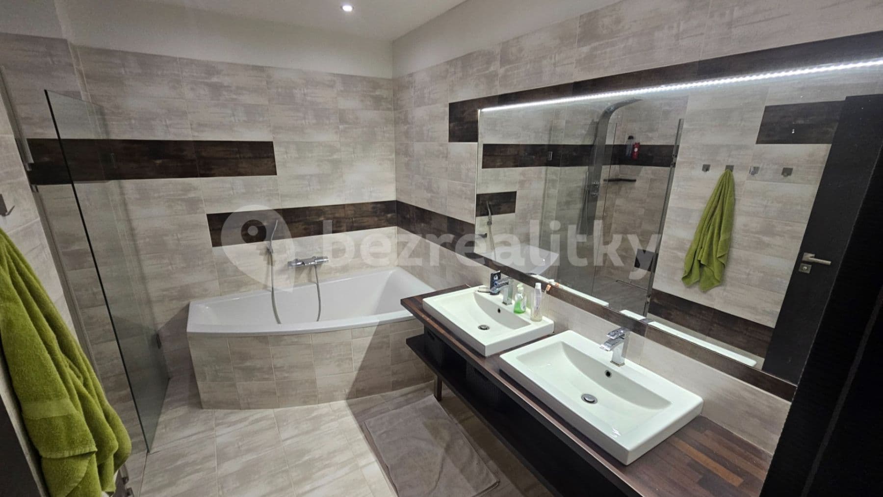 Prenájom bytu 3-izbový 92 m², Nechanická, Praha, Praha Prenájom bytu 3-izbový 92 m², Nechanická, Praha, Praha