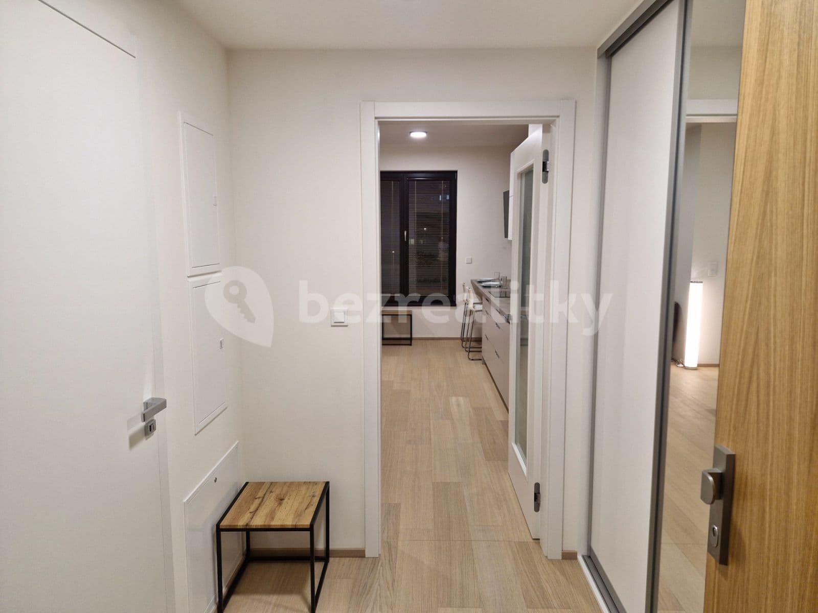 Prenájom bytu 1-izbový 40 m², V Třešňovce, Praha, Praha Prenájom bytu 1-izbový 40 m², V Třešňovce, Praha, Praha