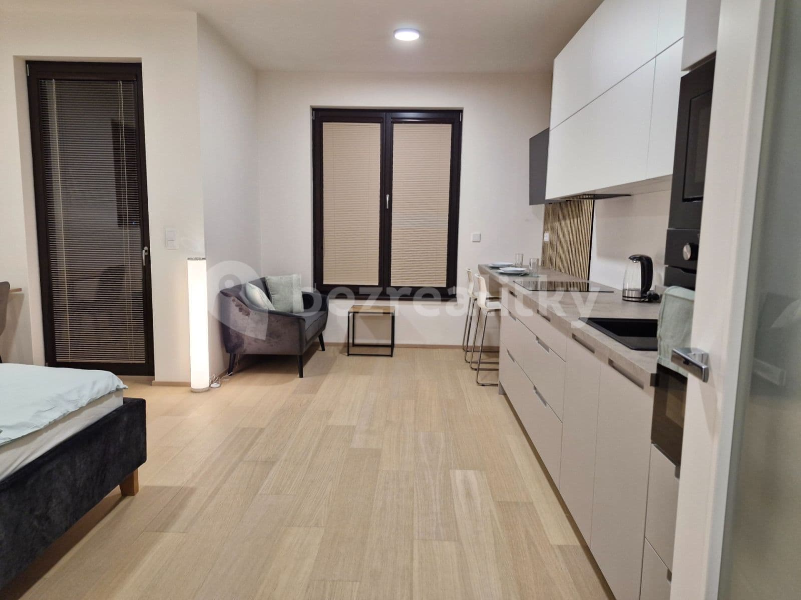 Prenájom bytu 1-izbový 40 m², V Třešňovce, Praha, Praha Prenájom bytu 1-izbový 40 m², V Třešňovce, Praha, Praha