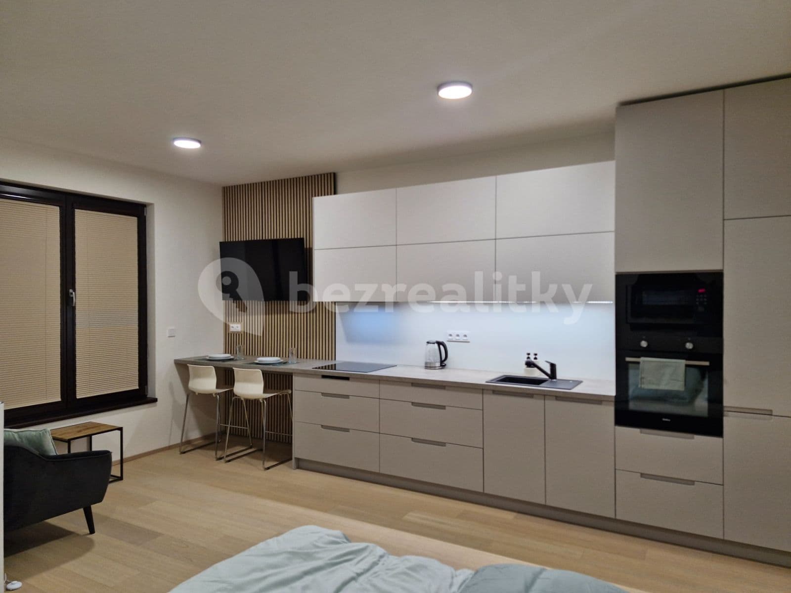 Prenájom bytu 1-izbový 40 m², V Třešňovce, Praha, Praha Prenájom bytu 1-izbový 40 m², V Třešňovce, Praha, Praha