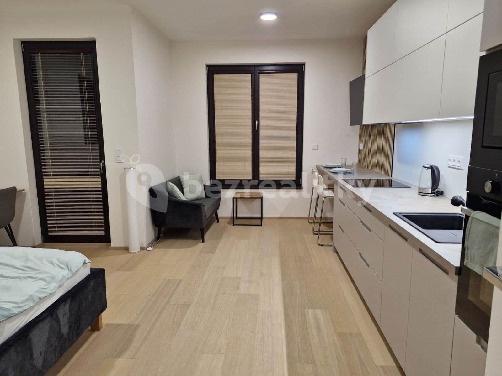 Prenájom bytu 1-izbový 40 m², V Třešňovce, Praha, Praha Prenájom bytu 1-izbový 40 m², V Třešňovce, Praha, Praha