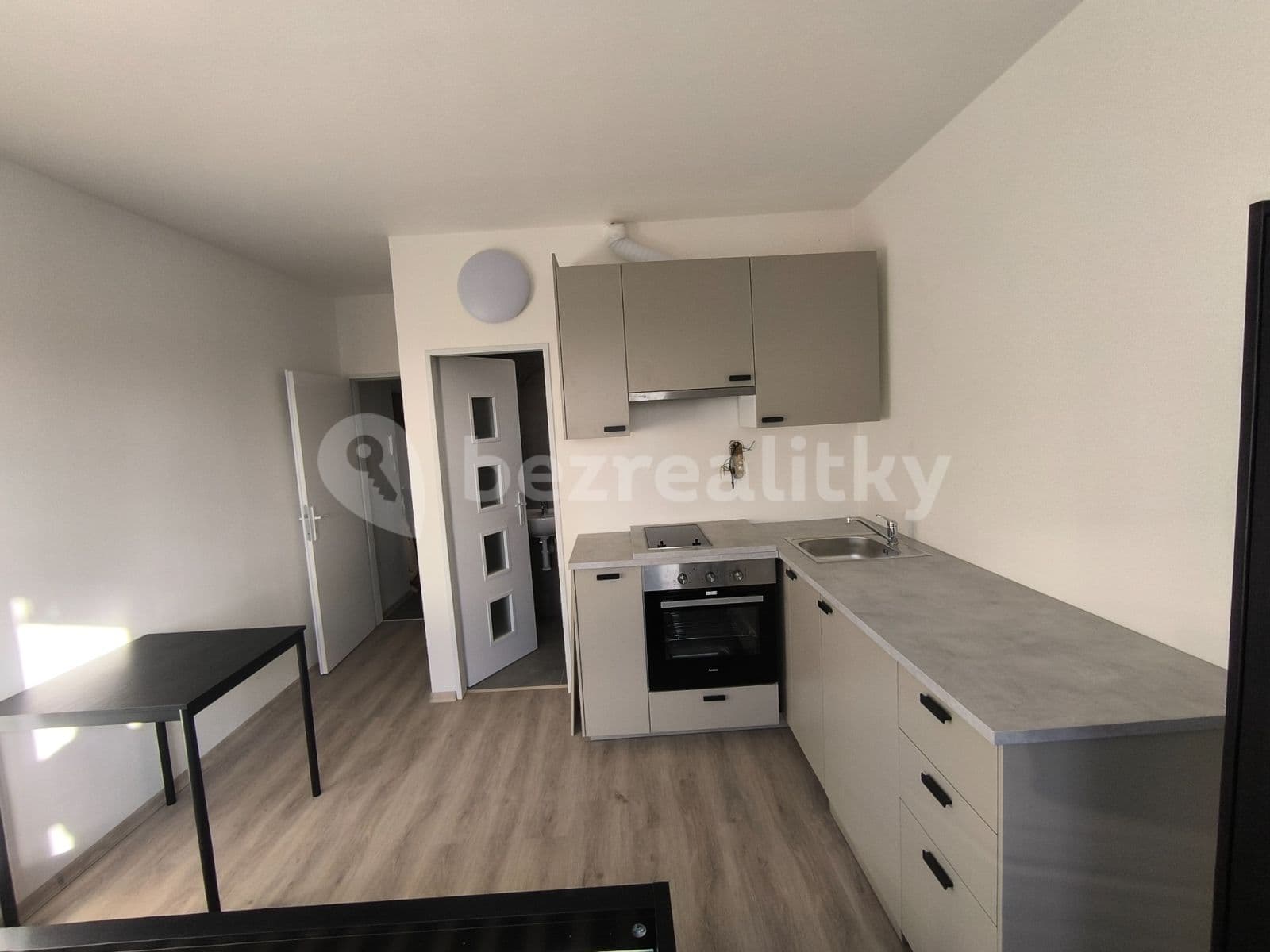 Prenájom bytu 1-izbový 20 m², Jasmínová, Praha, Praha Prenájom bytu 1-izbový 20 m², Jasmínová, Praha, Praha