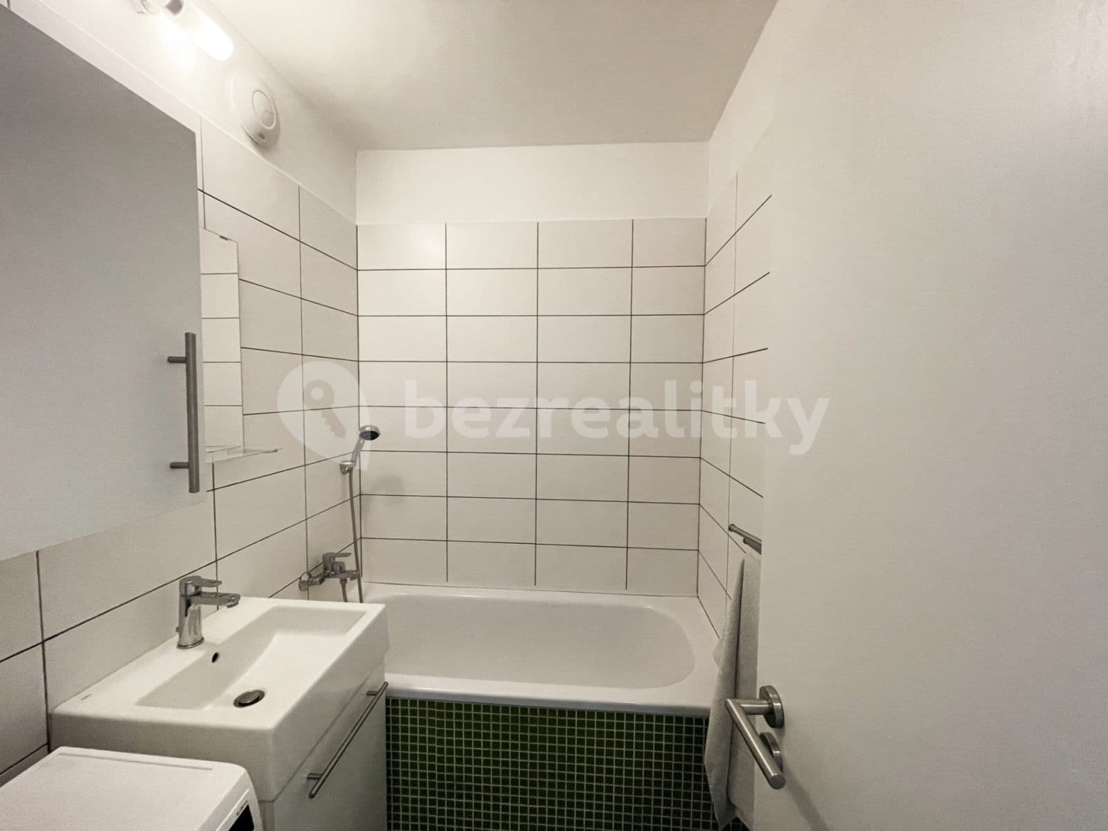 Prenájom bytu 3-izbový 58 m², Záveská, Praha, Praha Prenájom bytu 3-izbový 58 m², Záveská, Praha, Praha