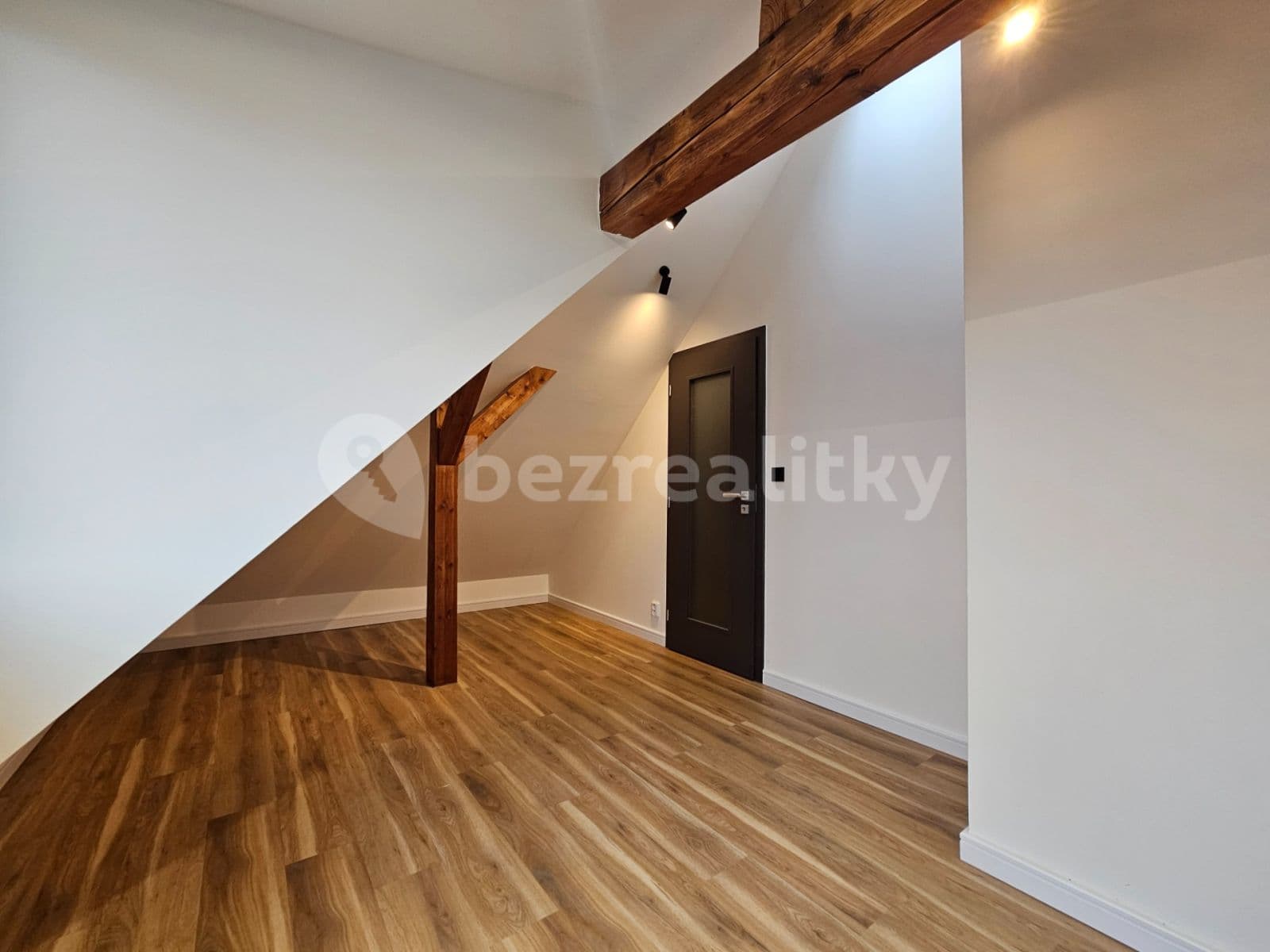 Prenájom bytu 4-izbový 96 m², Dykova, Ústí nad Labem, Ústecký kraj Prenájom bytu 4-izbový 96 m², Dykova, Ústí nad Labem, Ústecký kraj