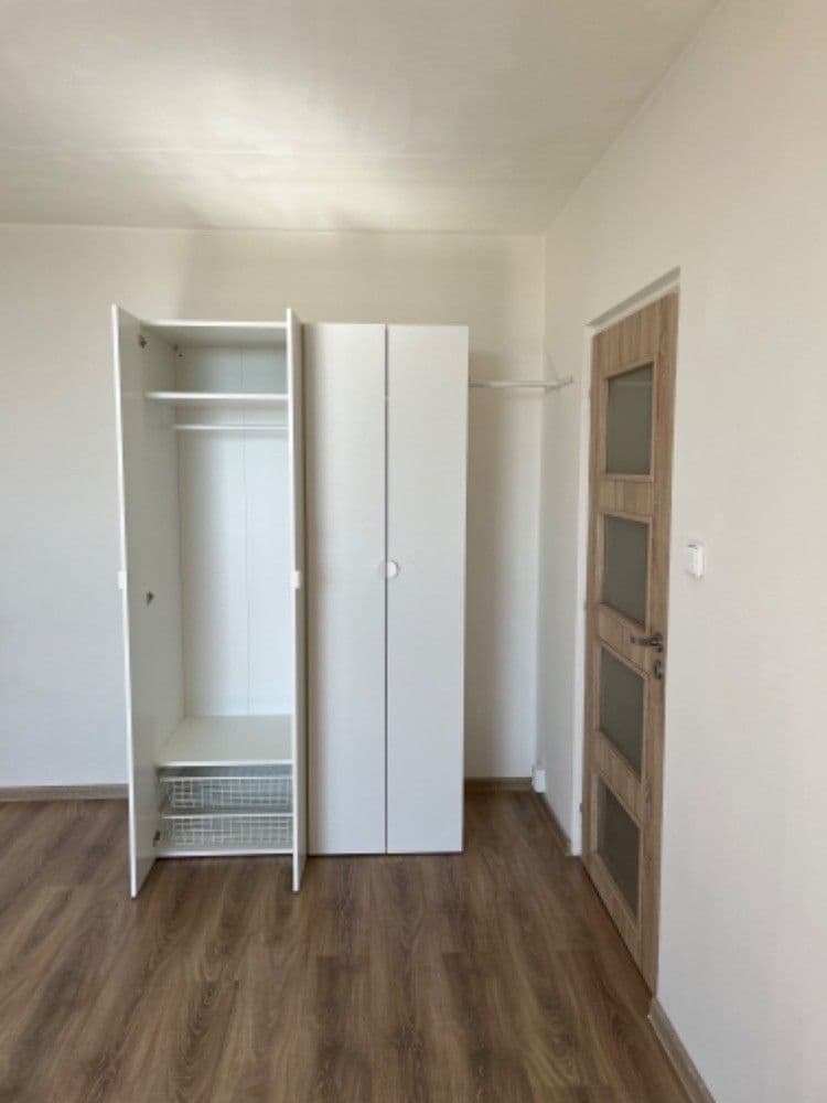 Prenájom bytu 1-izbový 35 m², Jabloňová, Praha, Praha Prenájom bytu 1-izbový 35 m², Jabloňová, Praha, Praha