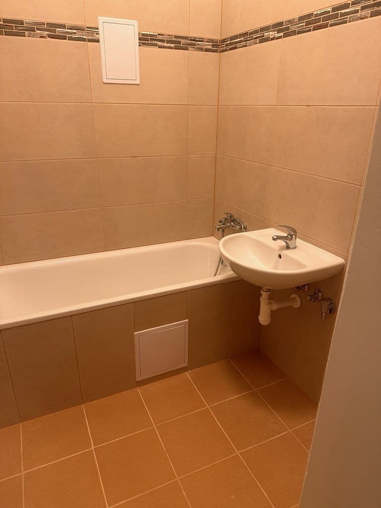 Prenájom bytu 40 m², Ječná, Praha, Praha Prenájom bytu 40 m², Ječná, Praha, Praha