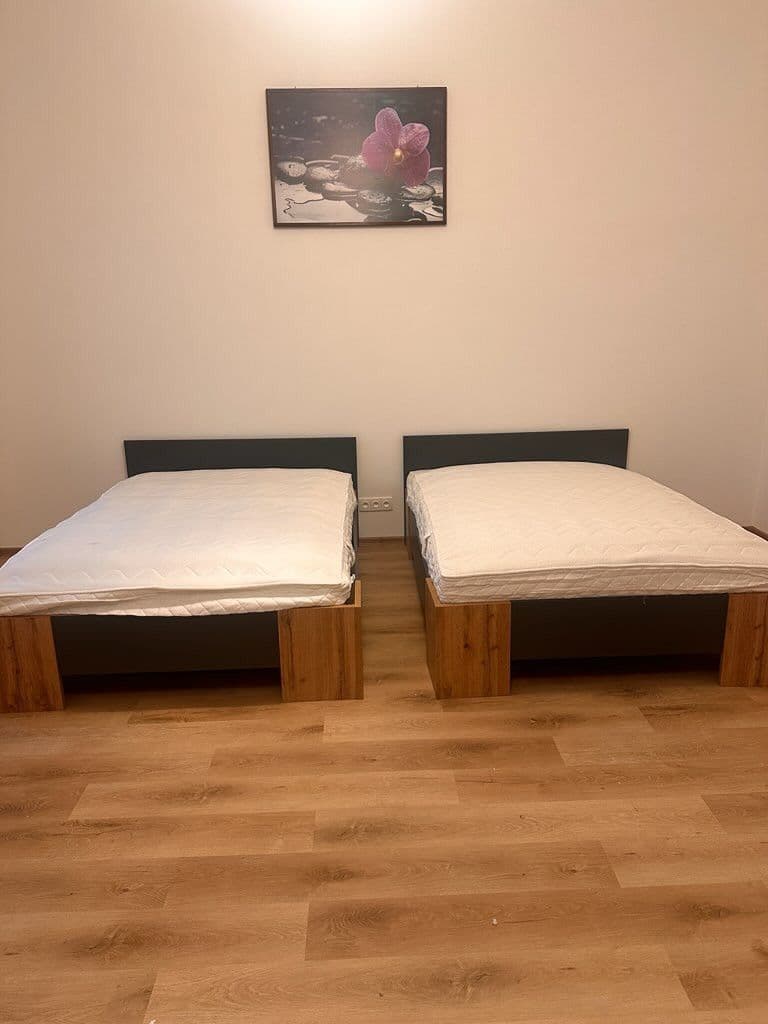 Prenájom bytu 40 m², Ječná, Praha, Praha Prenájom bytu 40 m², Ječná, Praha, Praha