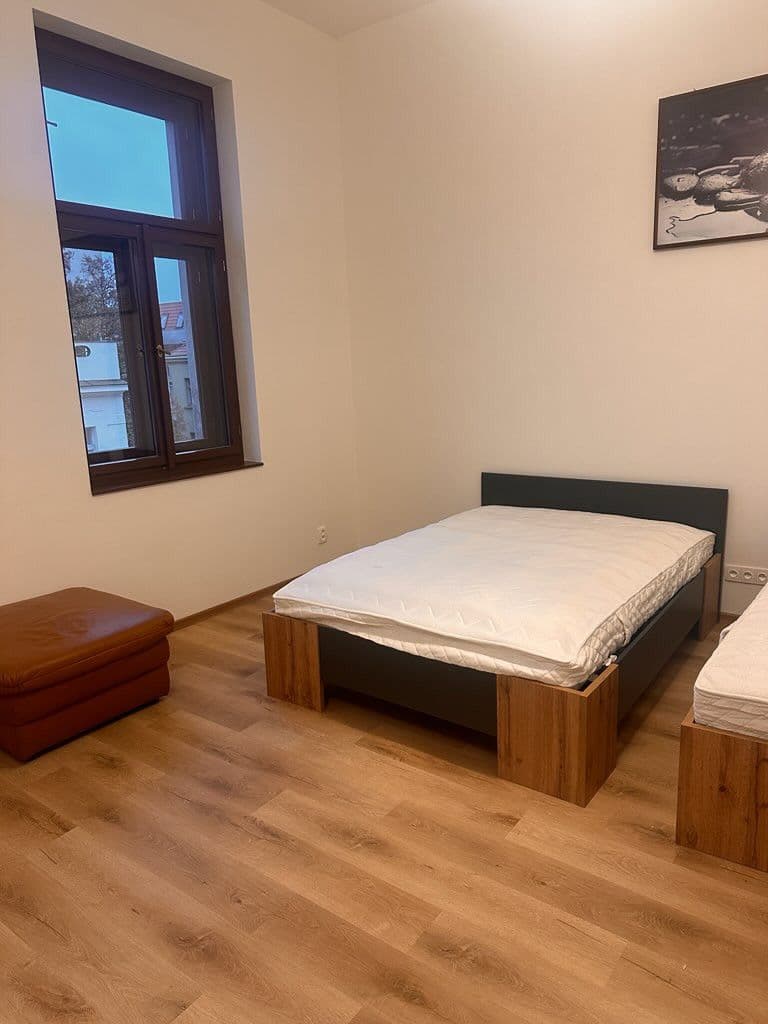 Prenájom bytu 40 m², Ječná, Praha, Praha Prenájom bytu 40 m², Ječná, Praha, Praha