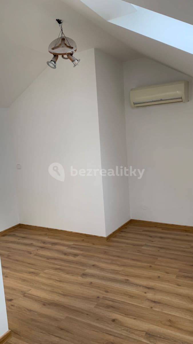 Prenájom bytu 2-izbový 67 m², Praha, Praha Prenájom bytu 2-izbový 67 m², Praha, Praha