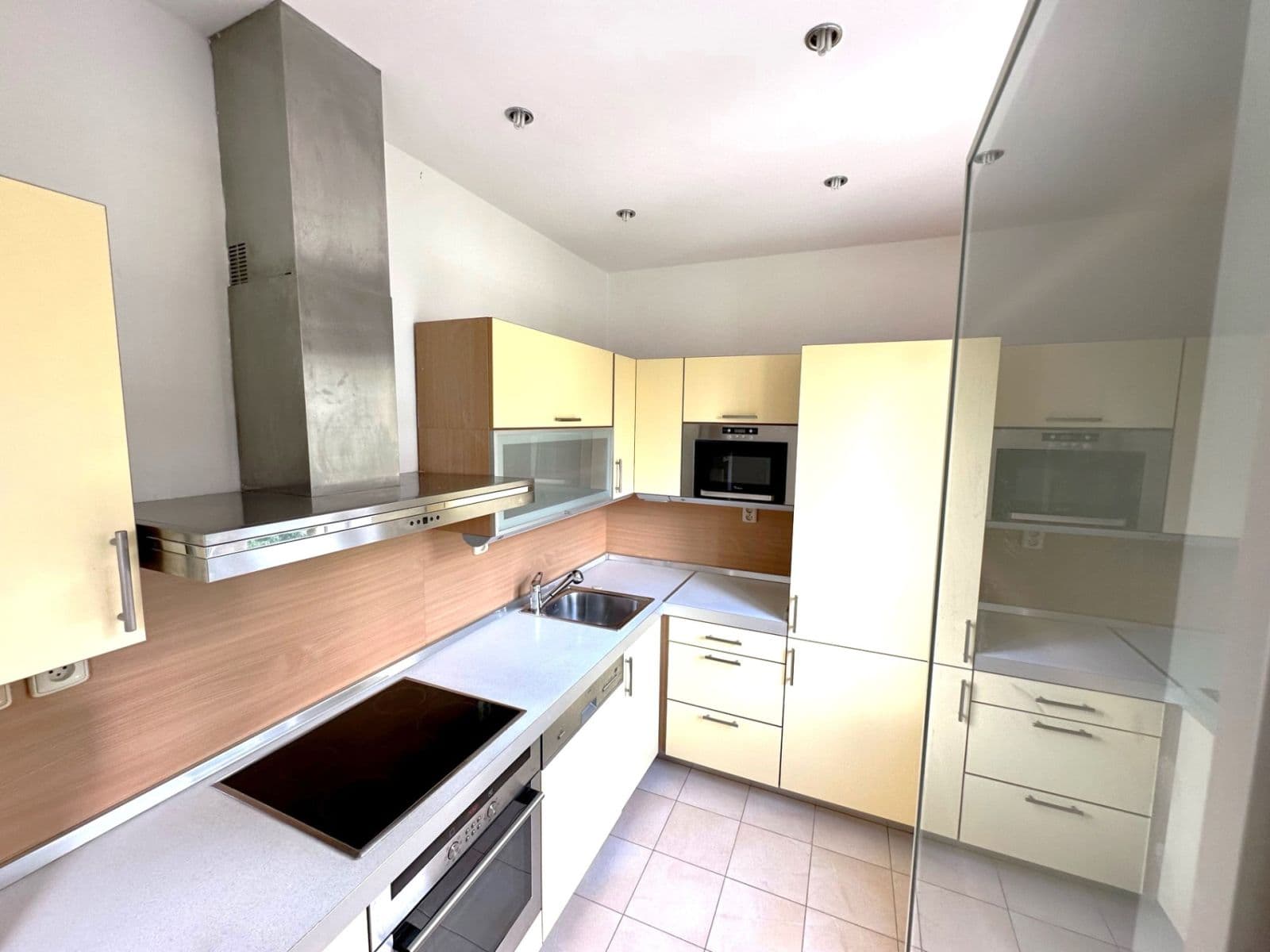 Prenájom bytu 2-izbový 47 m², Na Pískách, Praha, Praha Prenájom bytu 2-izbový 47 m², Na Pískách, Praha, Praha