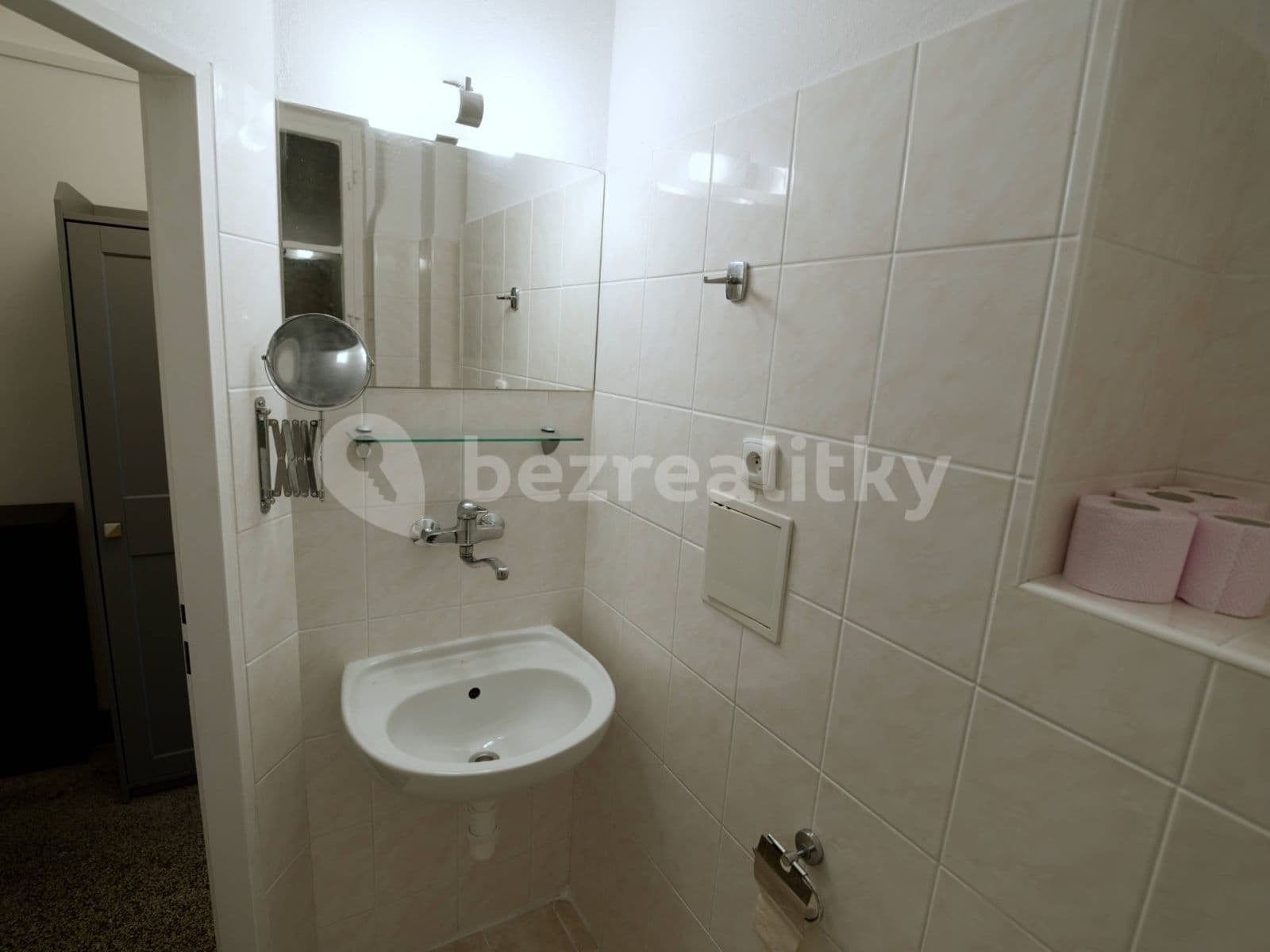 Prenájom bytu 1-izbový 33 m², Libická, Praha, Praha Prenájom bytu 1-izbový 33 m², Libická, Praha, Praha