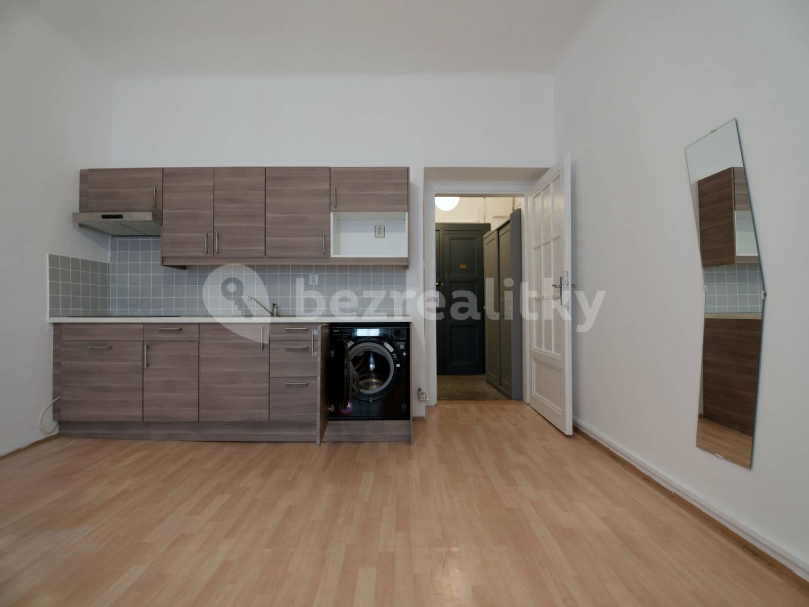 Prenájom bytu 1-izbový 33 m², Libická, Praha, Praha Prenájom bytu 1-izbový 33 m², Libická, Praha, Praha