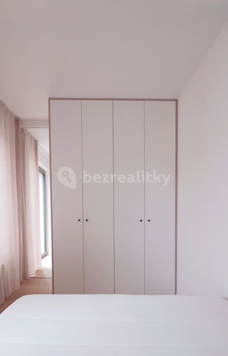 Prenájom bytu 2-izbový 37 m², Račianska, Nové Mesto, Bratislavský kraj Prenájom bytu 2-izbový 37 m², Račianska, Nové Mesto, Bratislavský kraj