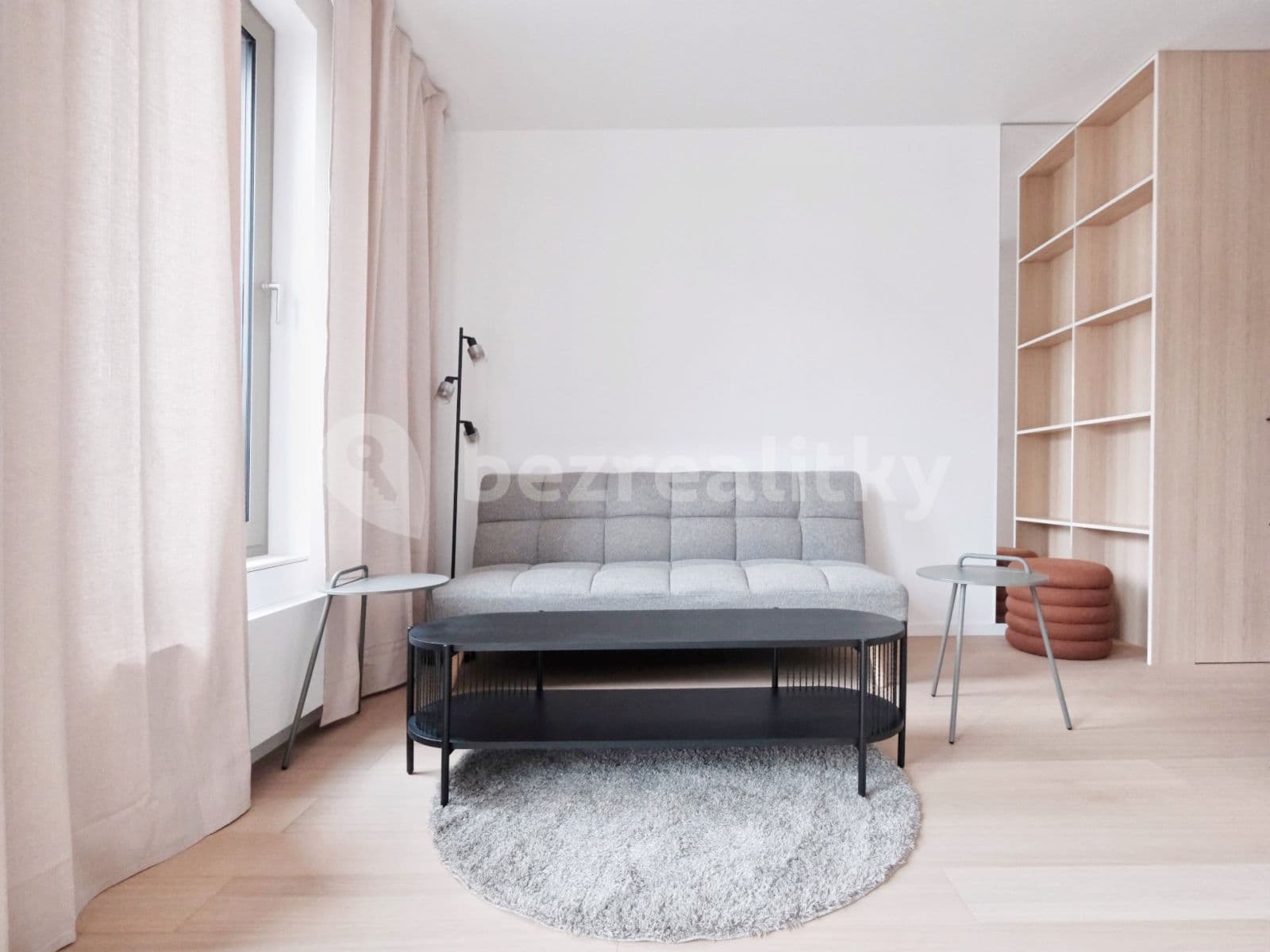 Prenájom bytu 2-izbový 37 m², Račianska, Nové Mesto, Bratislavský kraj Prenájom bytu 2-izbový 37 m², Račianska, Nové Mesto, Bratislavský kraj