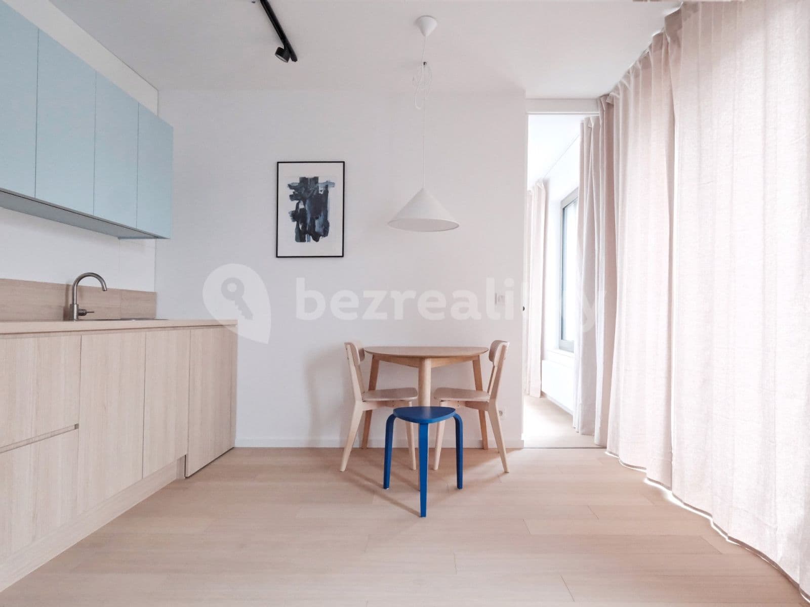 Prenájom bytu 2-izbový 37 m², Račianska, Nové Mesto, Bratislavský kraj Prenájom bytu 2-izbový 37 m², Račianska, Nové Mesto, Bratislavský kraj