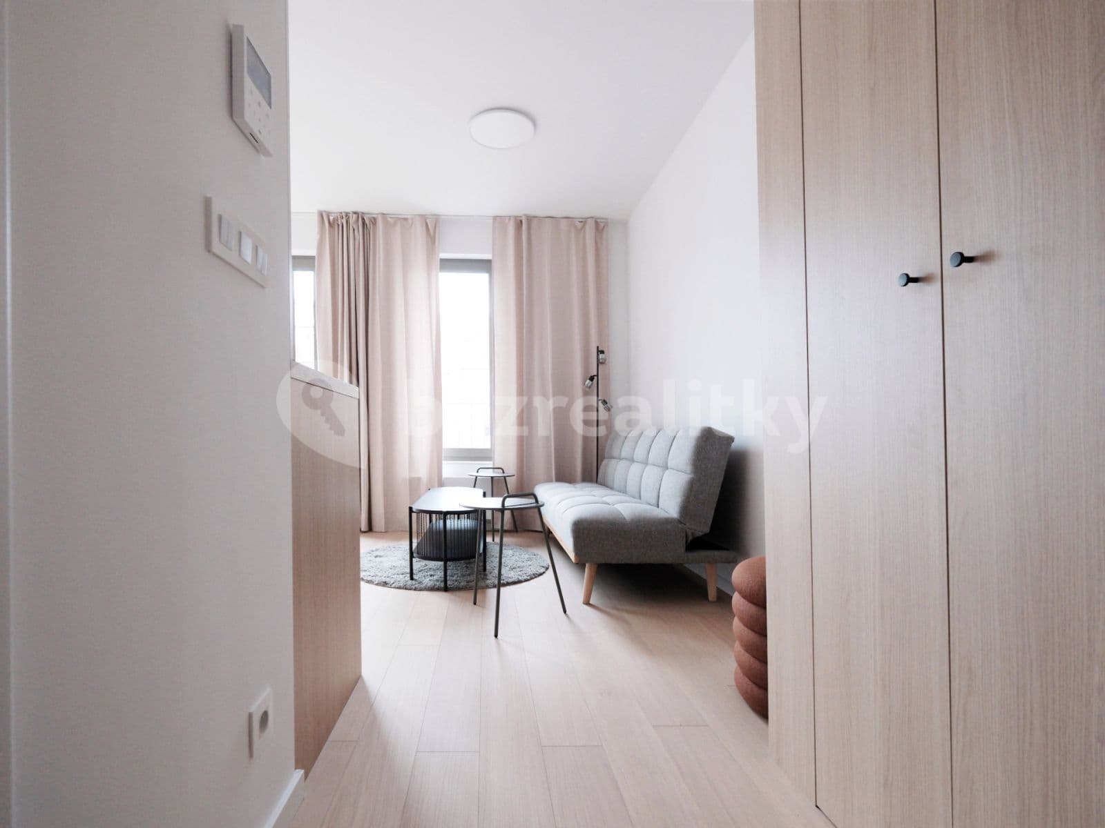 Prenájom bytu 2-izbový 37 m², Račianska, Nové Mesto, Bratislavský kraj Prenájom bytu 2-izbový 37 m², Račianska, Nové Mesto, Bratislavský kraj