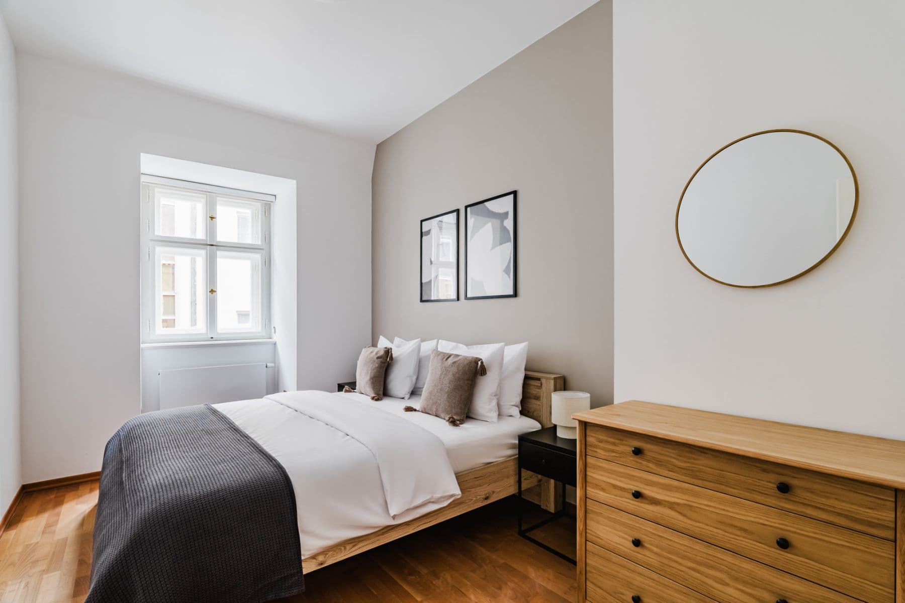 Prenájom bytu 101 m², Dlouhá, Praha, Praha Prenájom bytu 101 m², Dlouhá, Praha, Praha