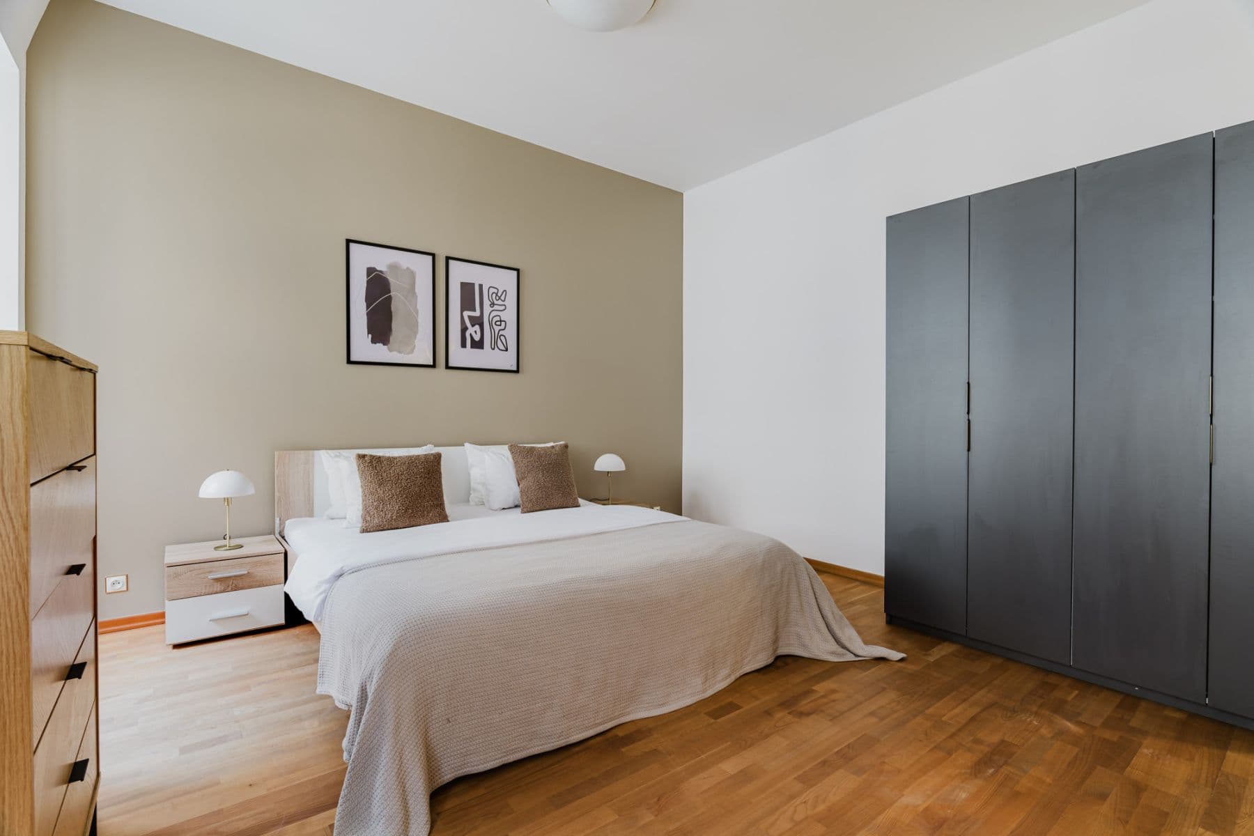 Prenájom bytu 101 m², Dlouhá, Praha, Praha Prenájom bytu 101 m², Dlouhá, Praha, Praha