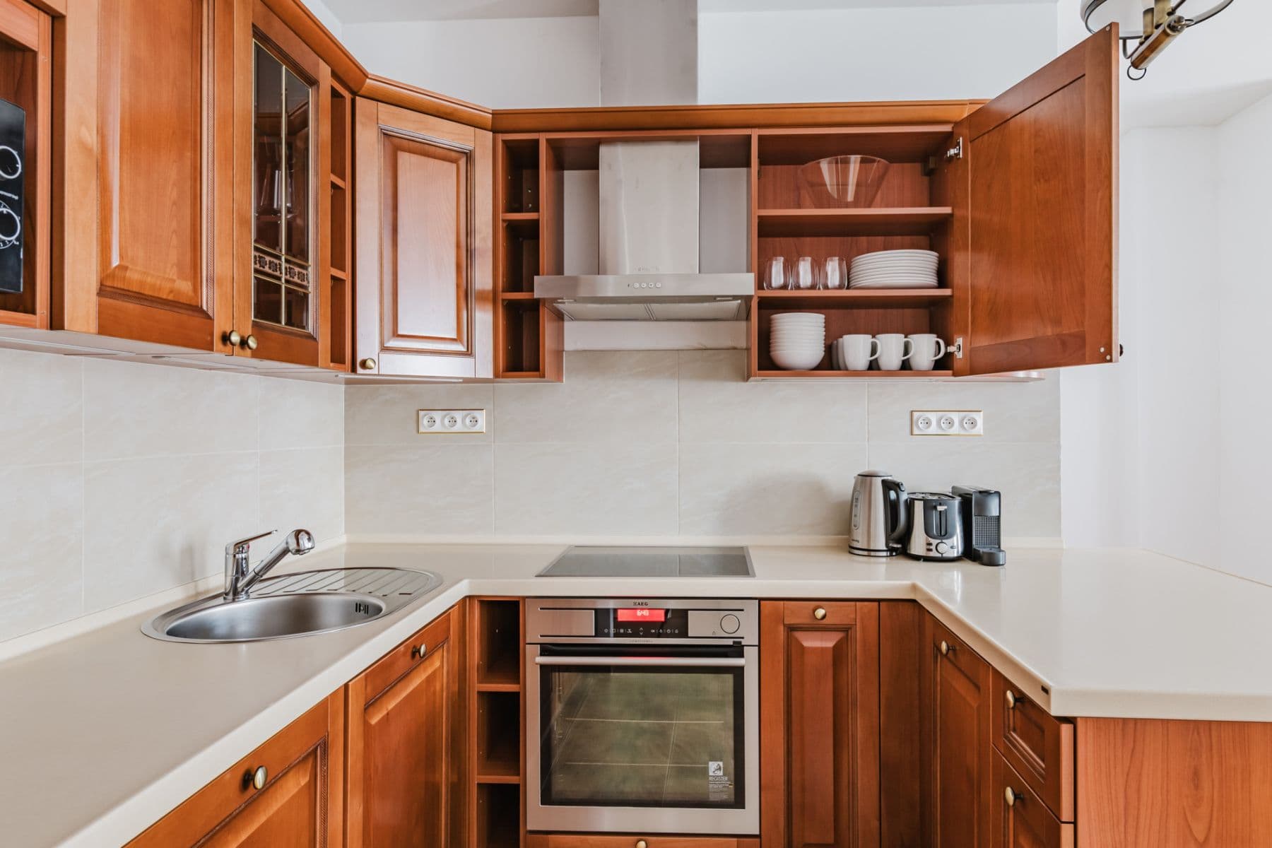 Prenájom bytu 101 m², Dlouhá, Praha, Praha Prenájom bytu 101 m², Dlouhá, Praha, Praha