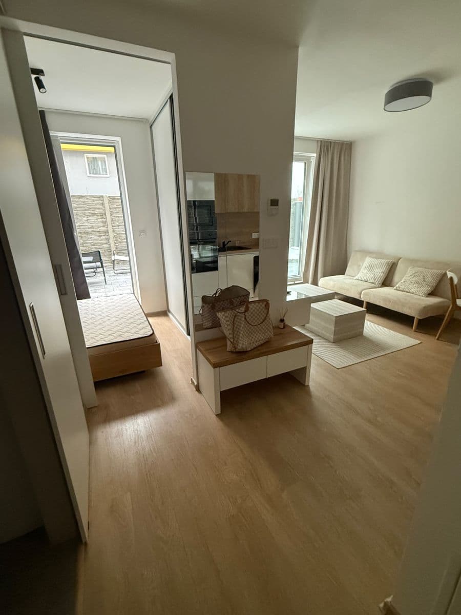 Prenájom bytu 2-izbový 38 m², Vřesová, Praha, Praha Prenájom bytu 2-izbový 38 m², Vřesová, Praha, Praha