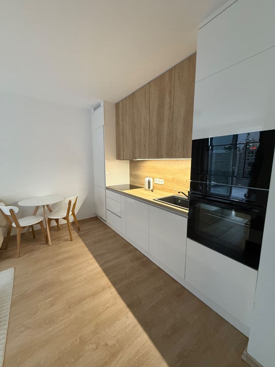 Prenájom bytu 2-izbový 38 m², Vřesová, Praha, Praha Prenájom bytu 2-izbový 38 m², Vřesová, Praha, Praha