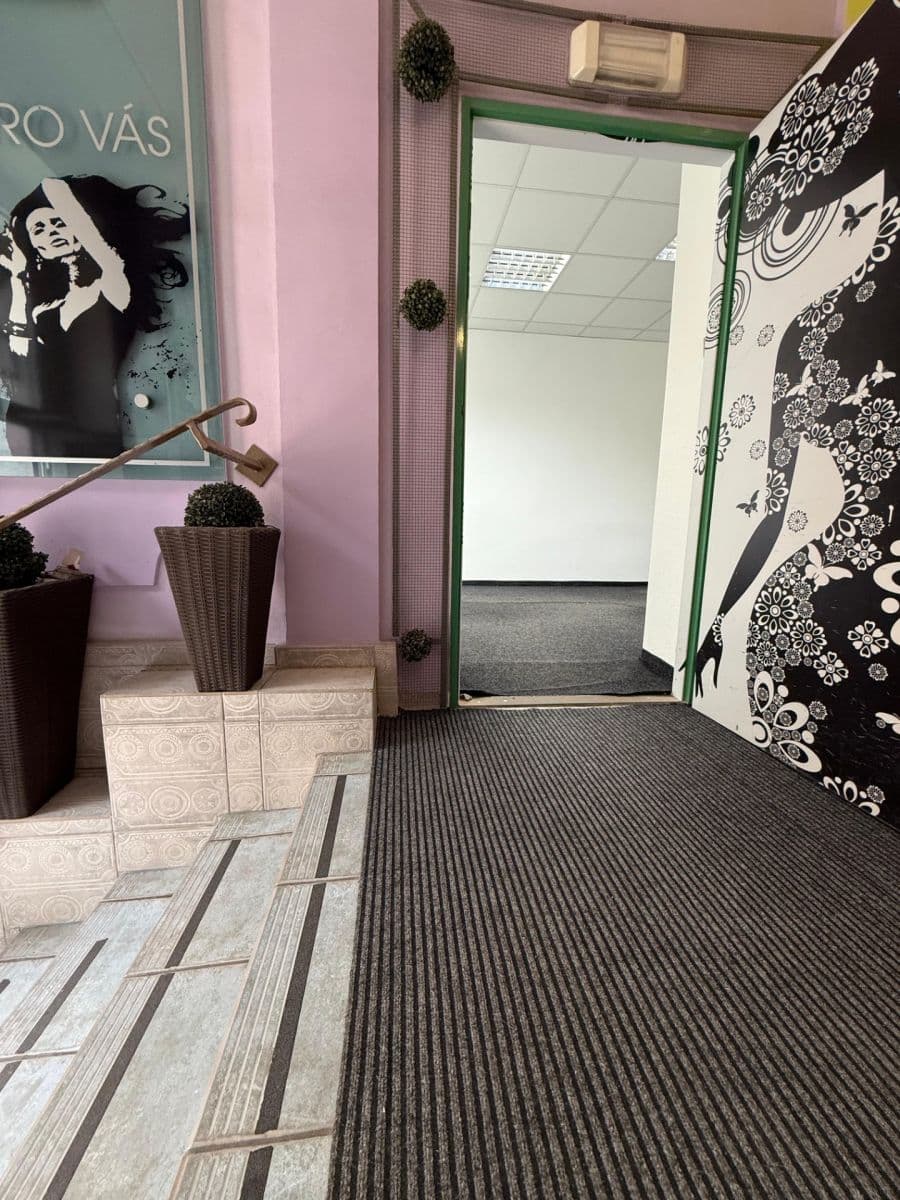 Prenájom nebytového priestoru 70 m², Koterovská, Plzeň, Plzeňský kraj Prenájom nebytového priestoru 70 m², Koterovská, Plzeň, Plzeňský kraj