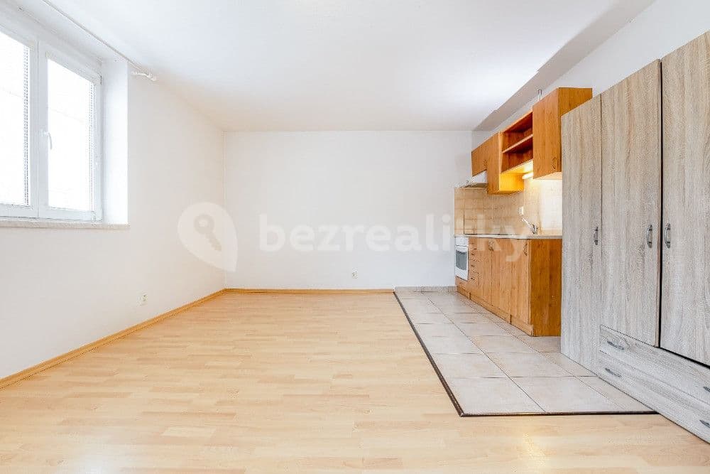 Predaj bytu 1-izbový 40 m², Náměstí míru, Protivín, Jihočeský kraj Predaj bytu 1-izbový 40 m², Náměstí míru, Protivín, Jihočeský kraj