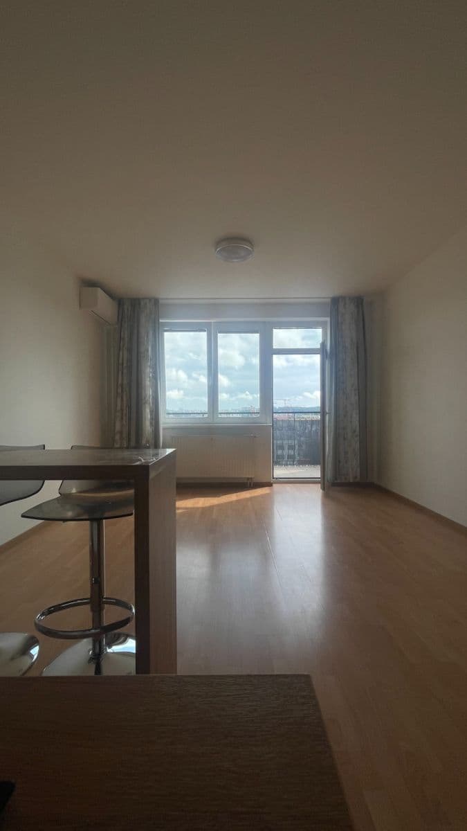 Prenájom bytu 1-izbový 32 m², Podkovářská, Praha, Praha Prenájom bytu 1-izbový 32 m², Podkovářská, Praha, Praha