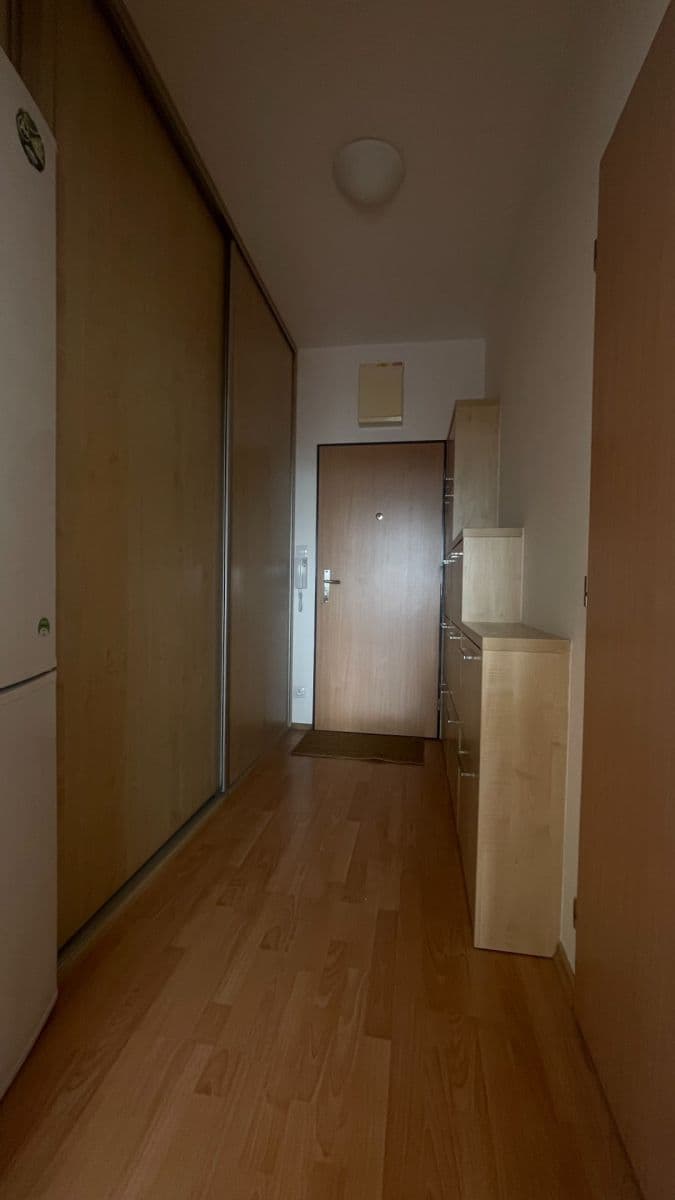 Prenájom bytu 1-izbový 32 m², Podkovářská, Praha, Praha Prenájom bytu 1-izbový 32 m², Podkovářská, Praha, Praha