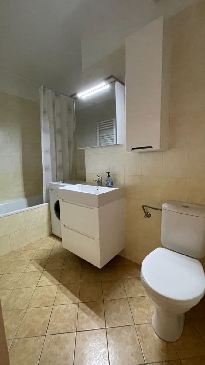 Prenájom bytu 1-izbový 32 m², Podkovářská, Praha, Praha Prenájom bytu 1-izbový 32 m², Podkovářská, Praha, Praha
