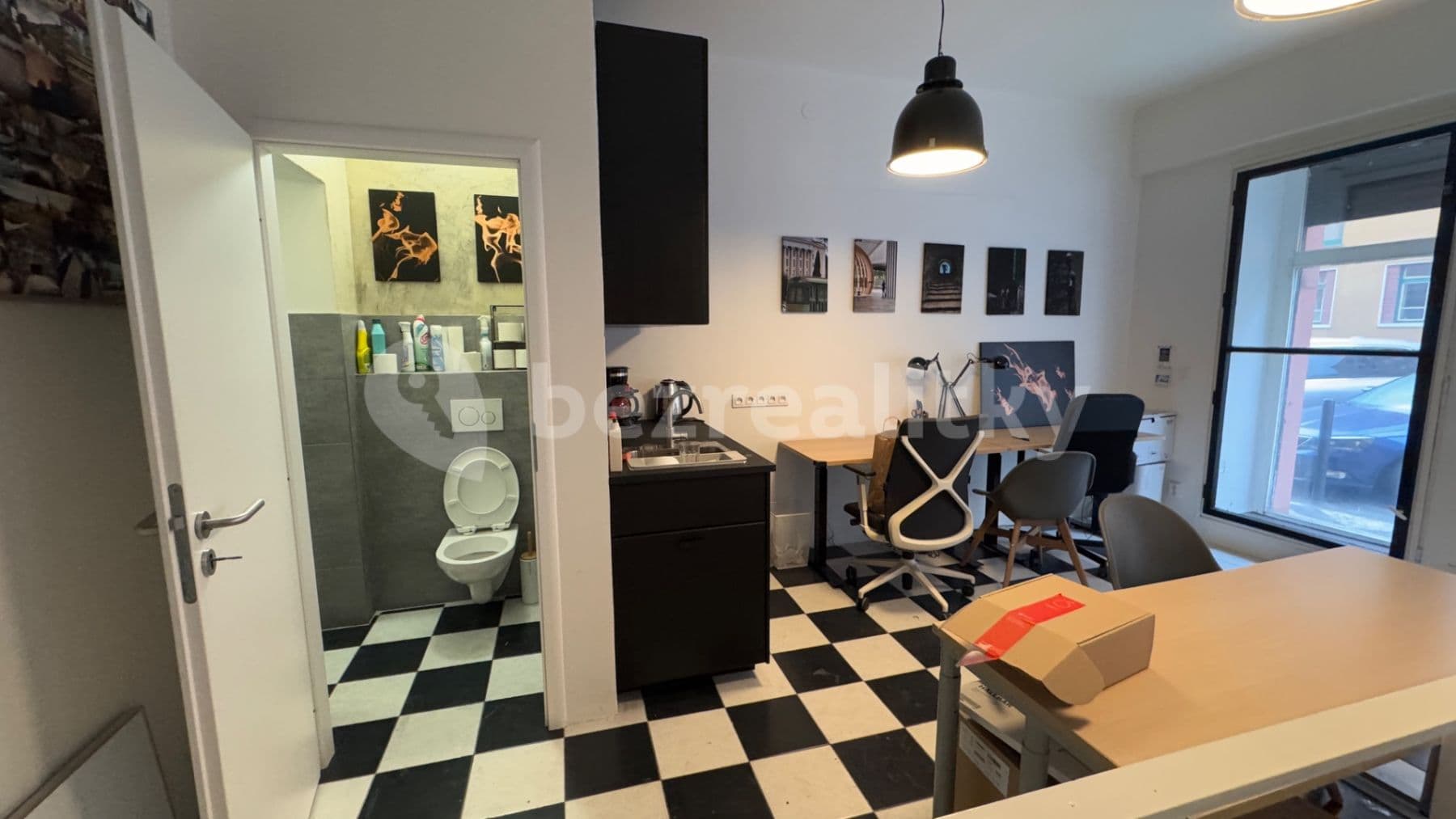 Prenájom nebytového priestoru 55 m², Šimáčkova, Praha, Praha Prenájom nebytového priestoru 55 m², Šimáčkova, Praha, Praha