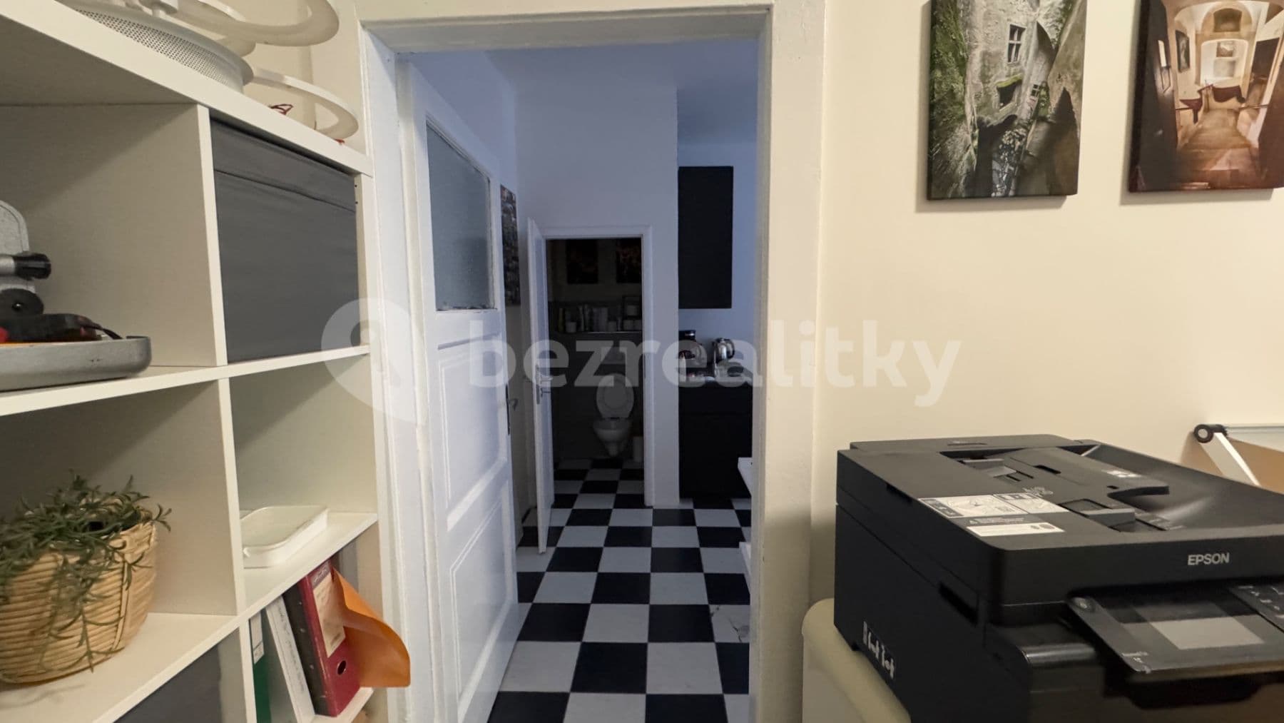 Prenájom nebytového priestoru 55 m², Šimáčkova, Praha, Praha Prenájom nebytového priestoru 55 m², Šimáčkova, Praha, Praha