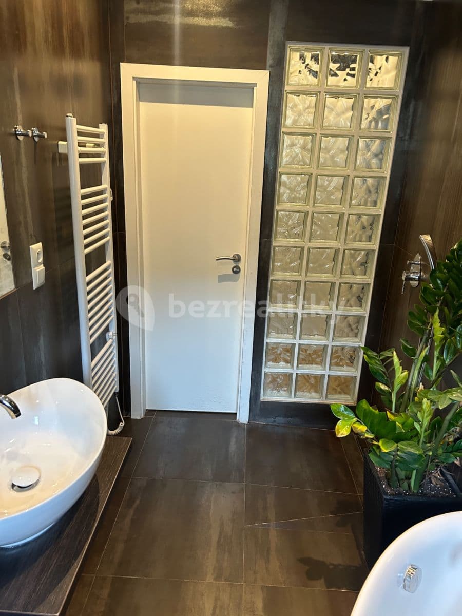 Prenájom bytu 2-izbový 44 m², Pod Hájkem, Praha, Praha Prenájom bytu 2-izbový 44 m², Pod Hájkem, Praha, Praha