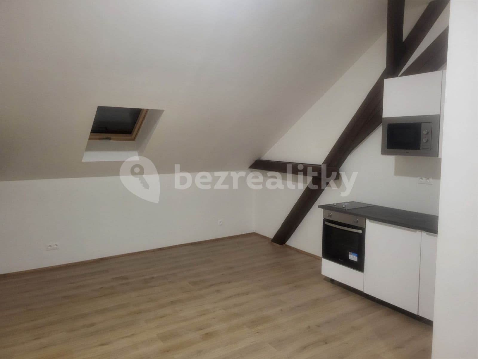 Prenájom bytu 1-izbový 38 m², Netluky, Praha, Praha Prenájom bytu 1-izbový 38 m², Netluky, Praha, Praha