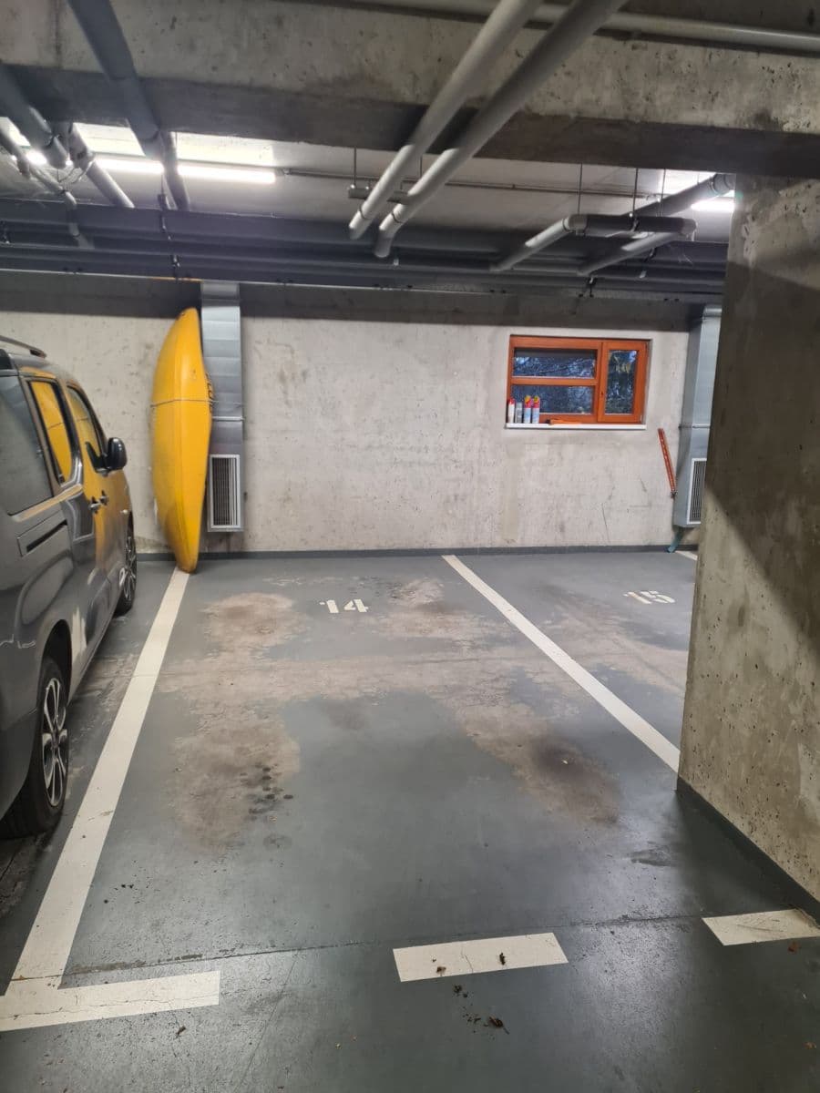 Prenájom garáže 12 m², Praha, Praha Prenájom garáže 12 m², Praha, Praha