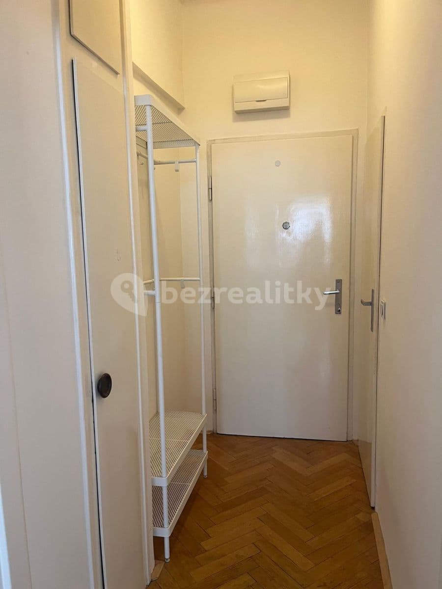 Prenájom bytu 1-izbový 32 m², Donská, Praha, Praha Prenájom bytu 1-izbový 32 m², Donská, Praha, Praha