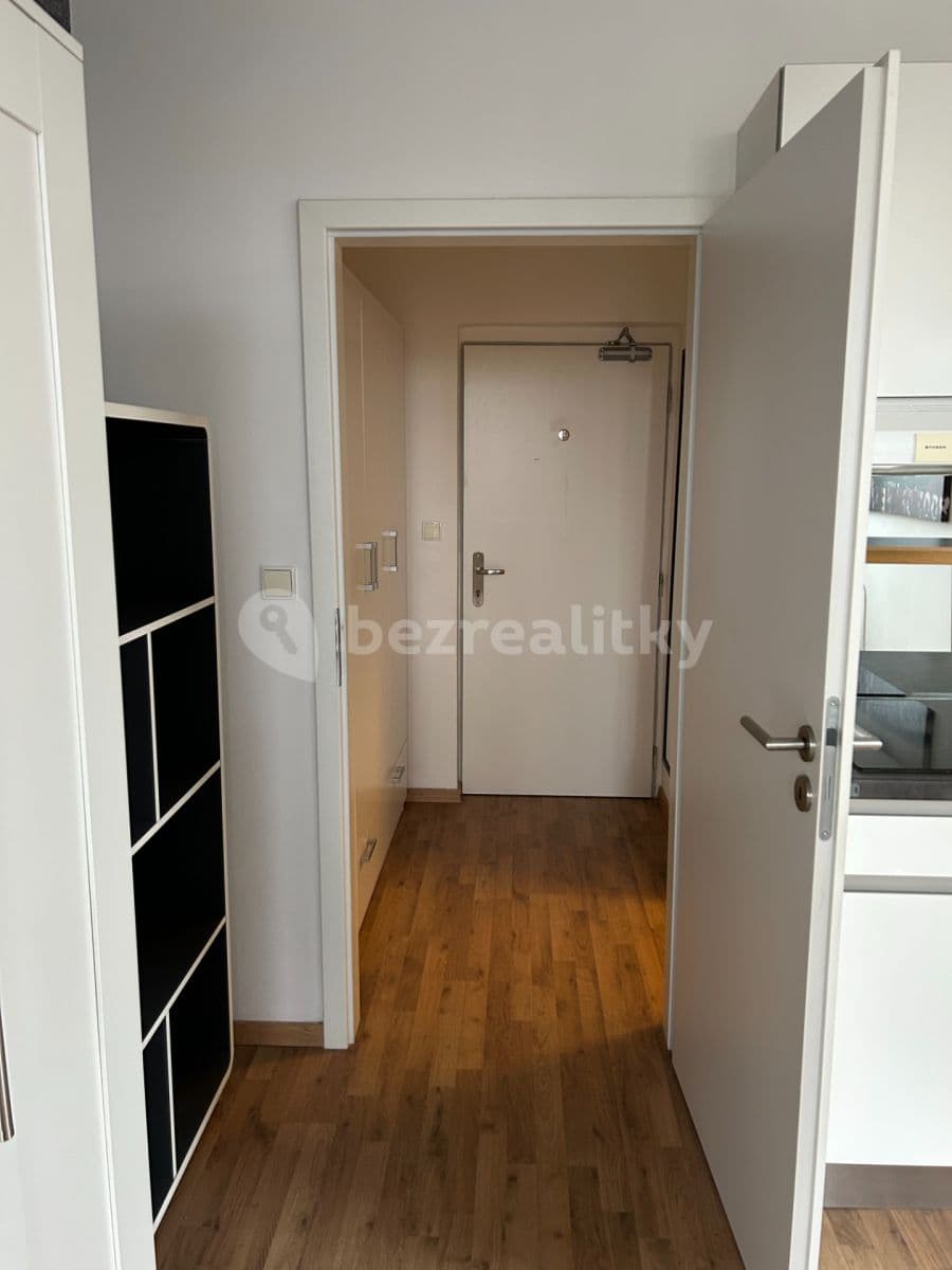 Prenájom bytu 1-izbový 56 m², Hornoměcholupská, Praha, Praha Prenájom bytu 1-izbový 56 m², Hornoměcholupská, Praha, Praha