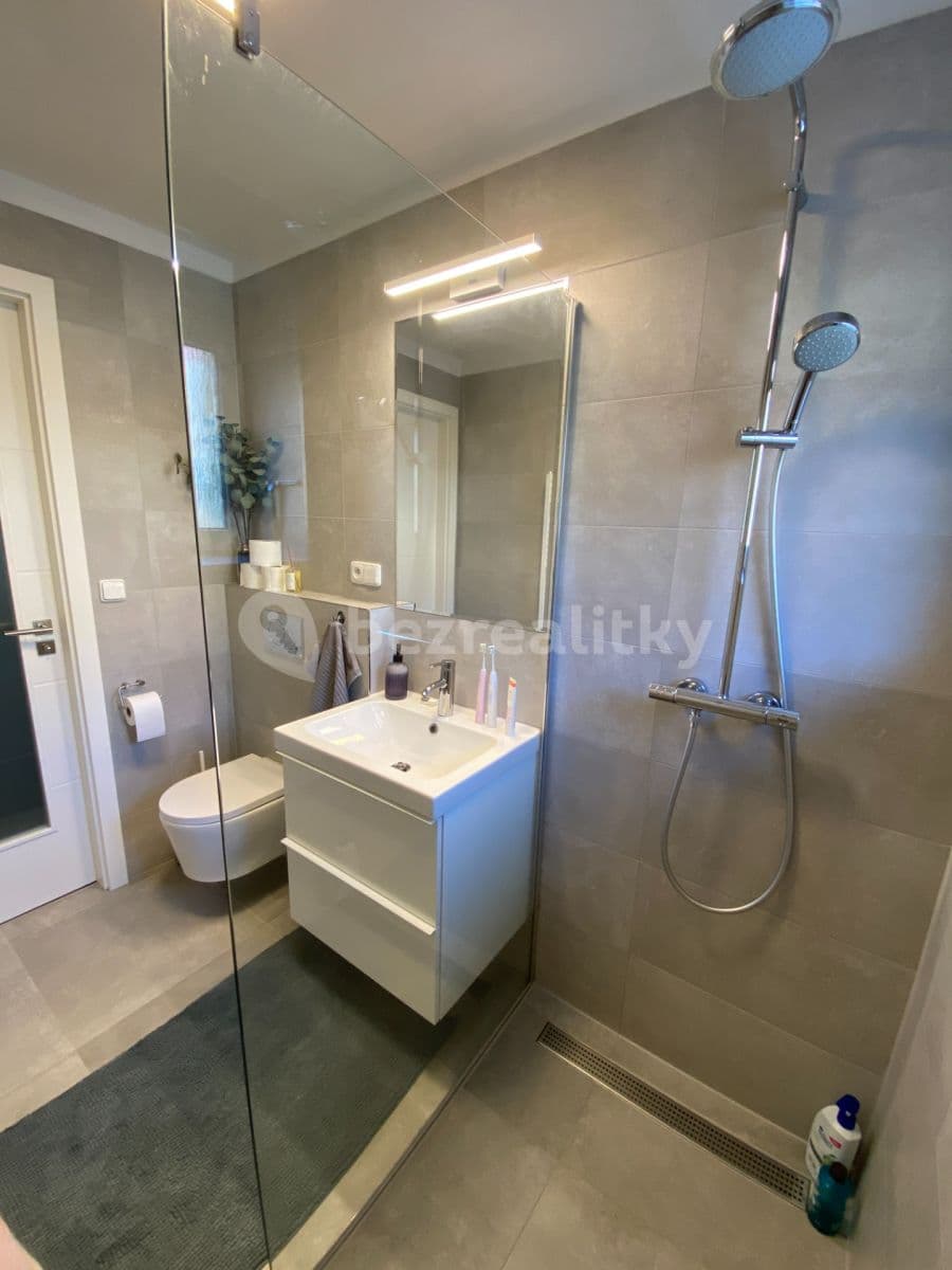 Prenájom bytu 2-izbový 50 m², Jeremenkova, Praha, Praha Prenájom bytu 2-izbový 50 m², Jeremenkova, Praha, Praha