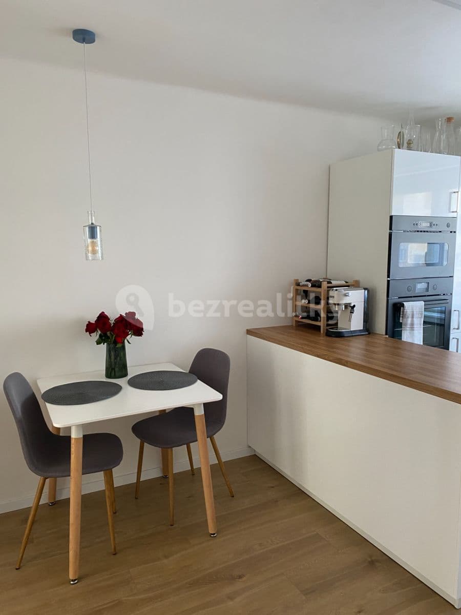 Prenájom bytu 2-izbový 50 m², Jeremenkova, Praha, Praha Prenájom bytu 2-izbový 50 m², Jeremenkova, Praha, Praha
