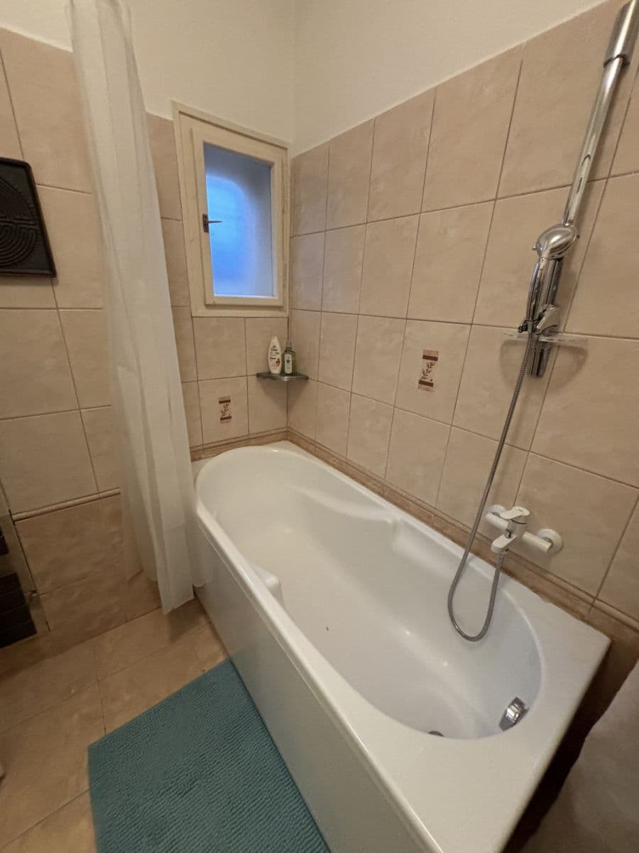 Prenájom bytu 85 m², Pod Štěpem, Praha, Praha Prenájom bytu 85 m², Pod Štěpem, Praha, Praha
