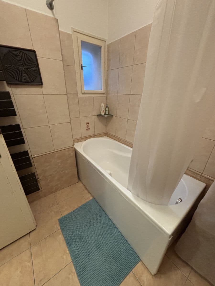 Prenájom bytu 85 m², Pod Štěpem, Praha, Praha Prenájom bytu 85 m², Pod Štěpem, Praha, Praha